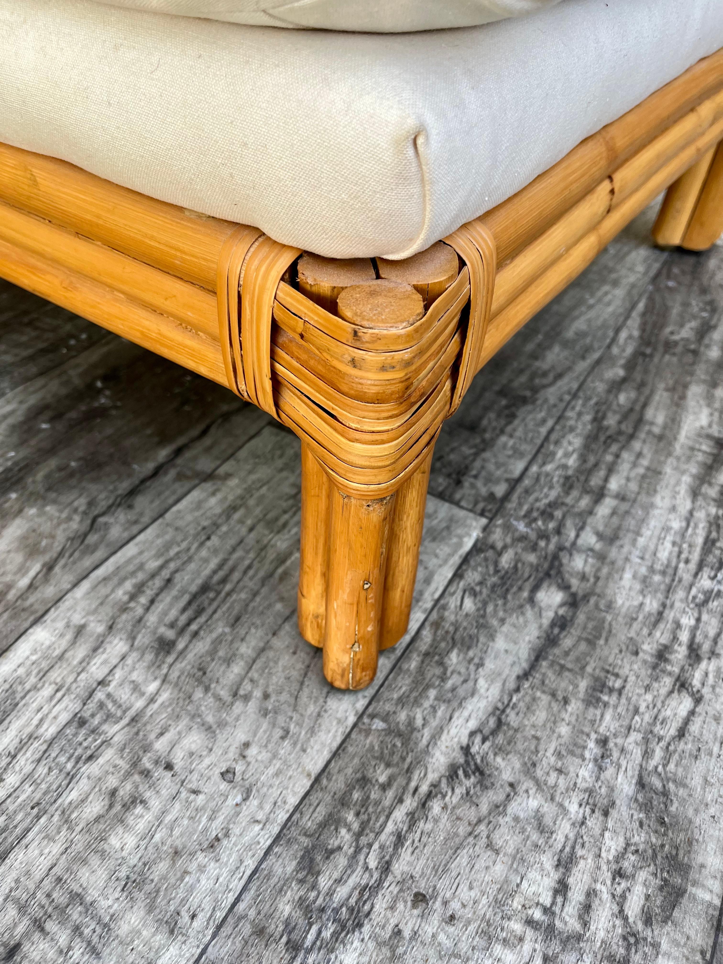 Paire d'ottomans/tabourets en rotin de style côtier Polo Ralph Lauren. Années 80. en vente 5
