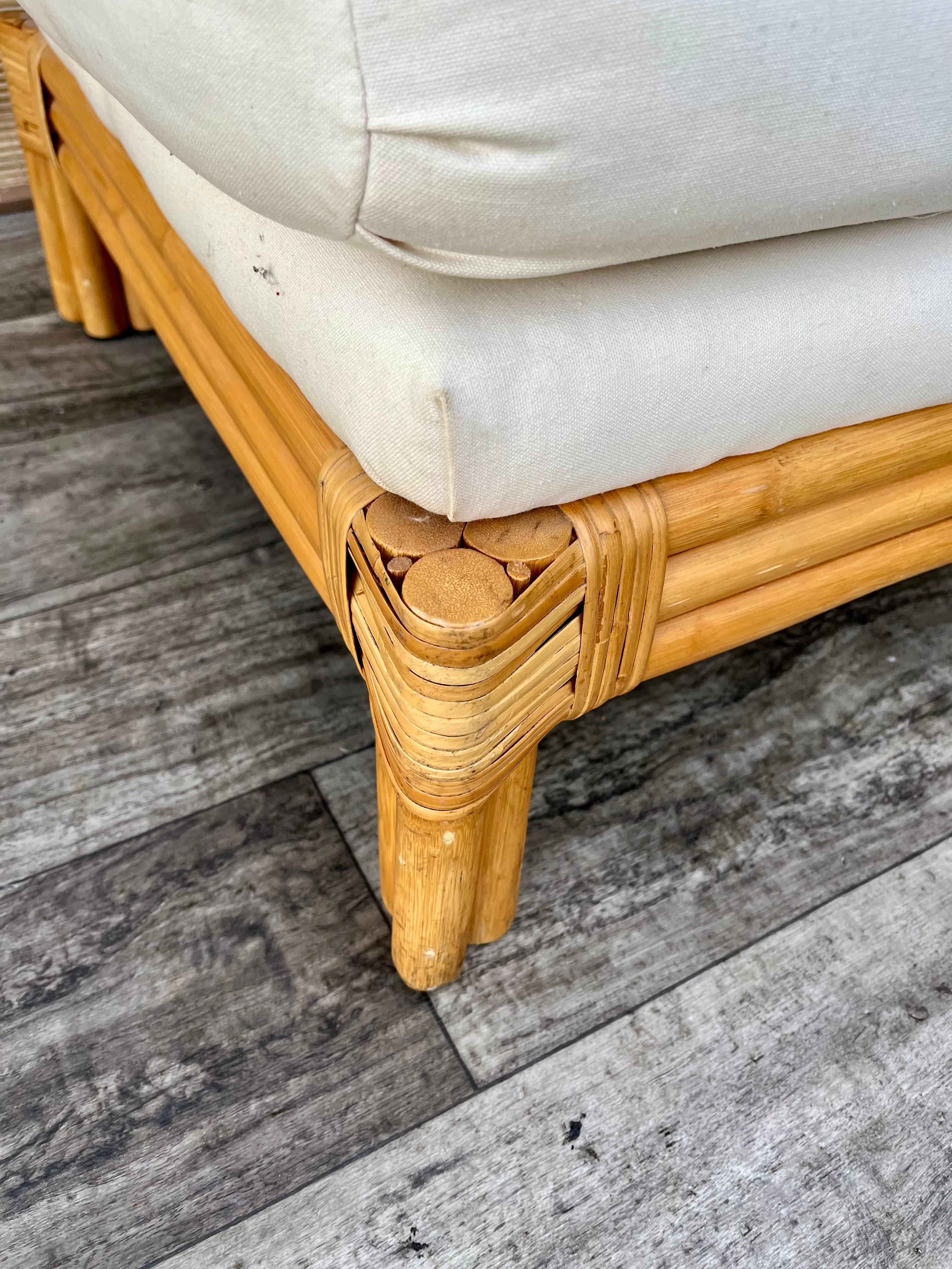 Paire d'ottomans/tabourets en rotin de style côtier Polo Ralph Lauren. Années 80. en vente 10