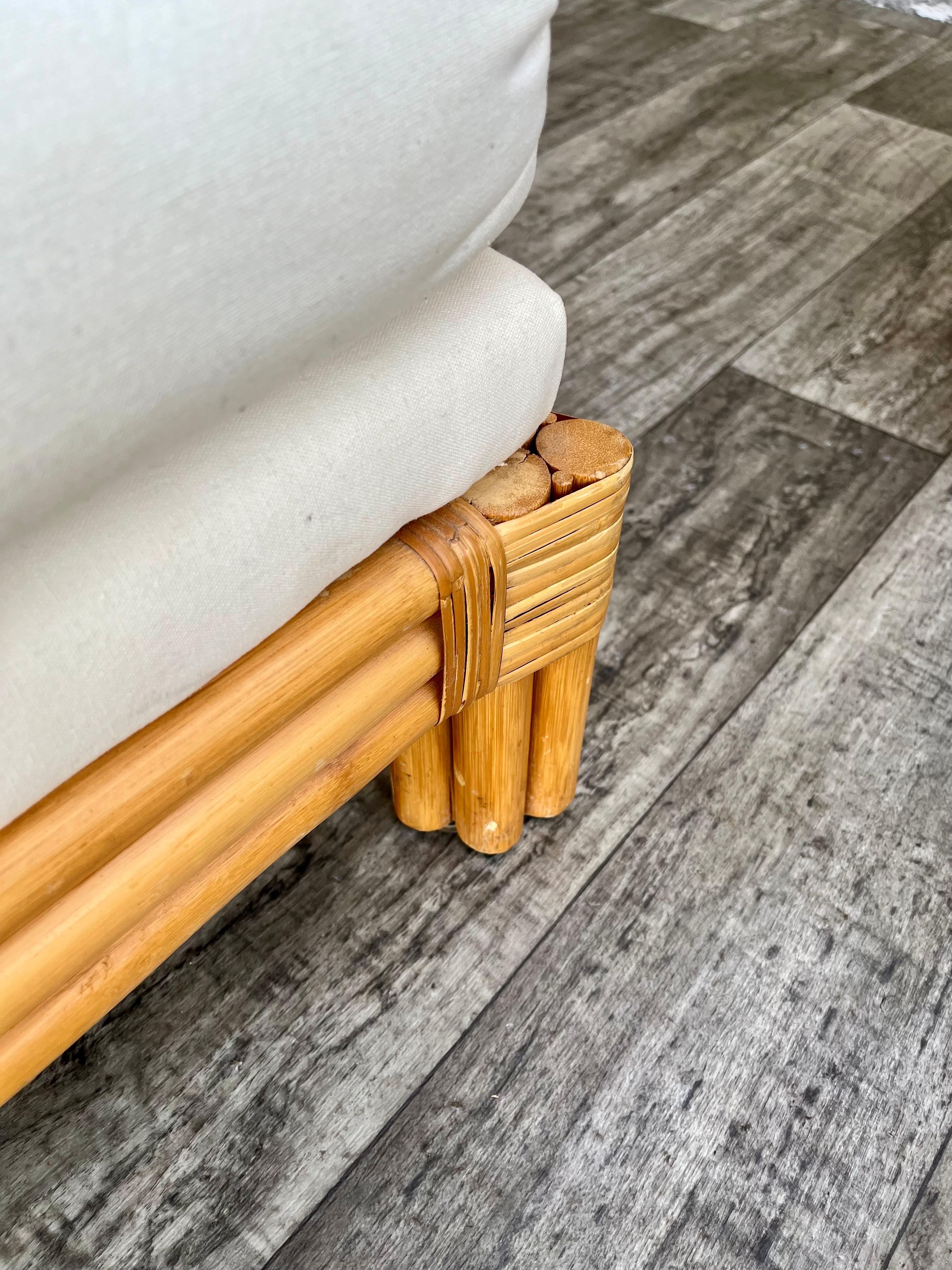 Paire d'ottomans/tabourets en rotin de style côtier Polo Ralph Lauren. Années 80. en vente 11