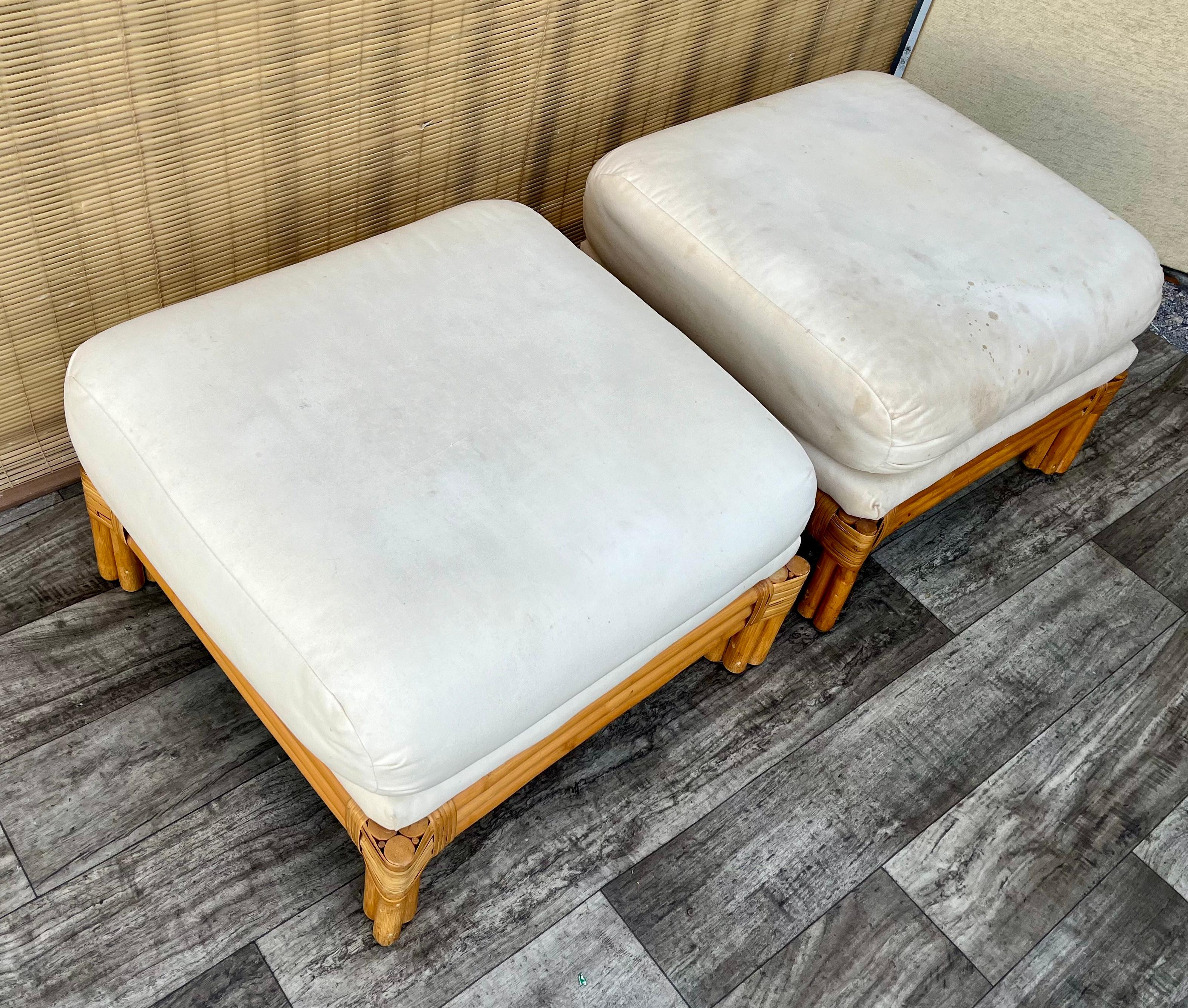 Inconnu Paire d'ottomans/tabourets en rotin de style côtier Polo Ralph Lauren. Années 80. en vente