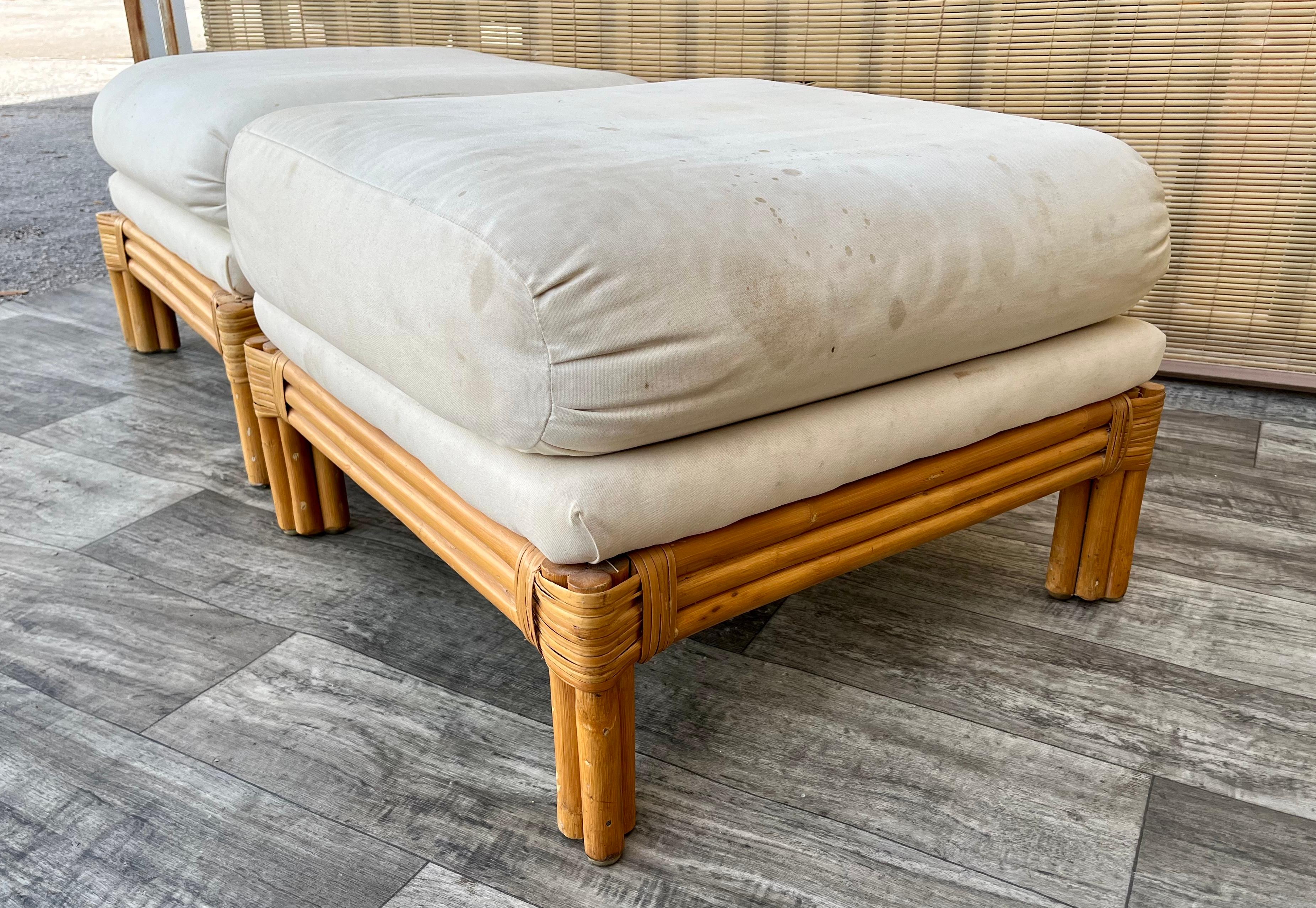 Paire d'ottomans/tabourets en rotin de style côtier Polo Ralph Lauren. Années 80. en vente 1