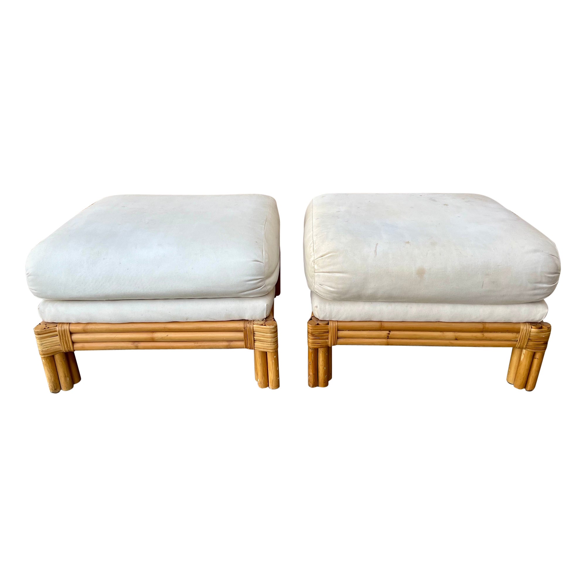 Paire d'ottomans/tabourets en rotin de style côtier Polo Ralph Lauren. Années 80.