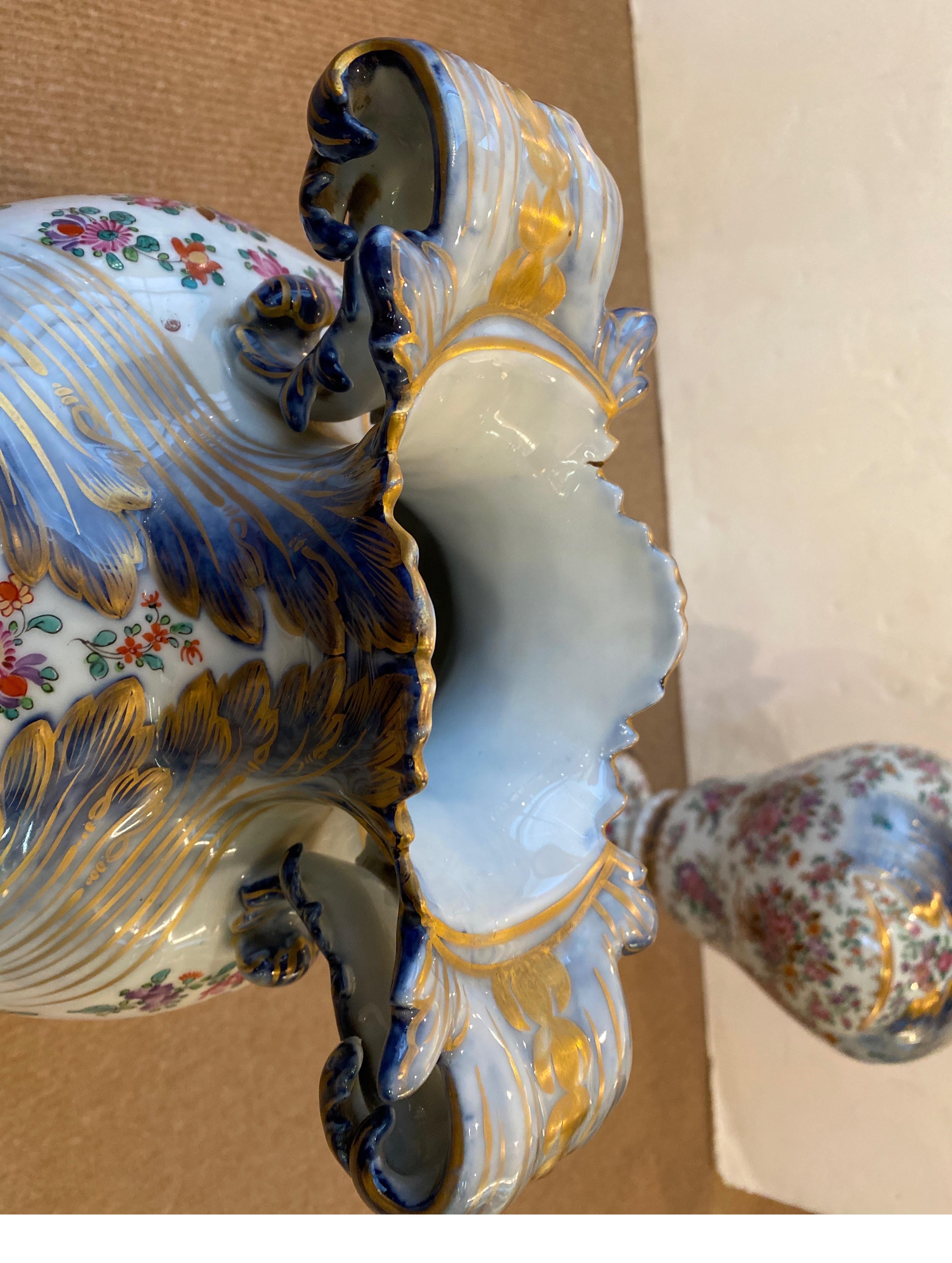 Pair of Porcelain Armorial Urns by Naples Capodimonte 19th Century For Sale 3