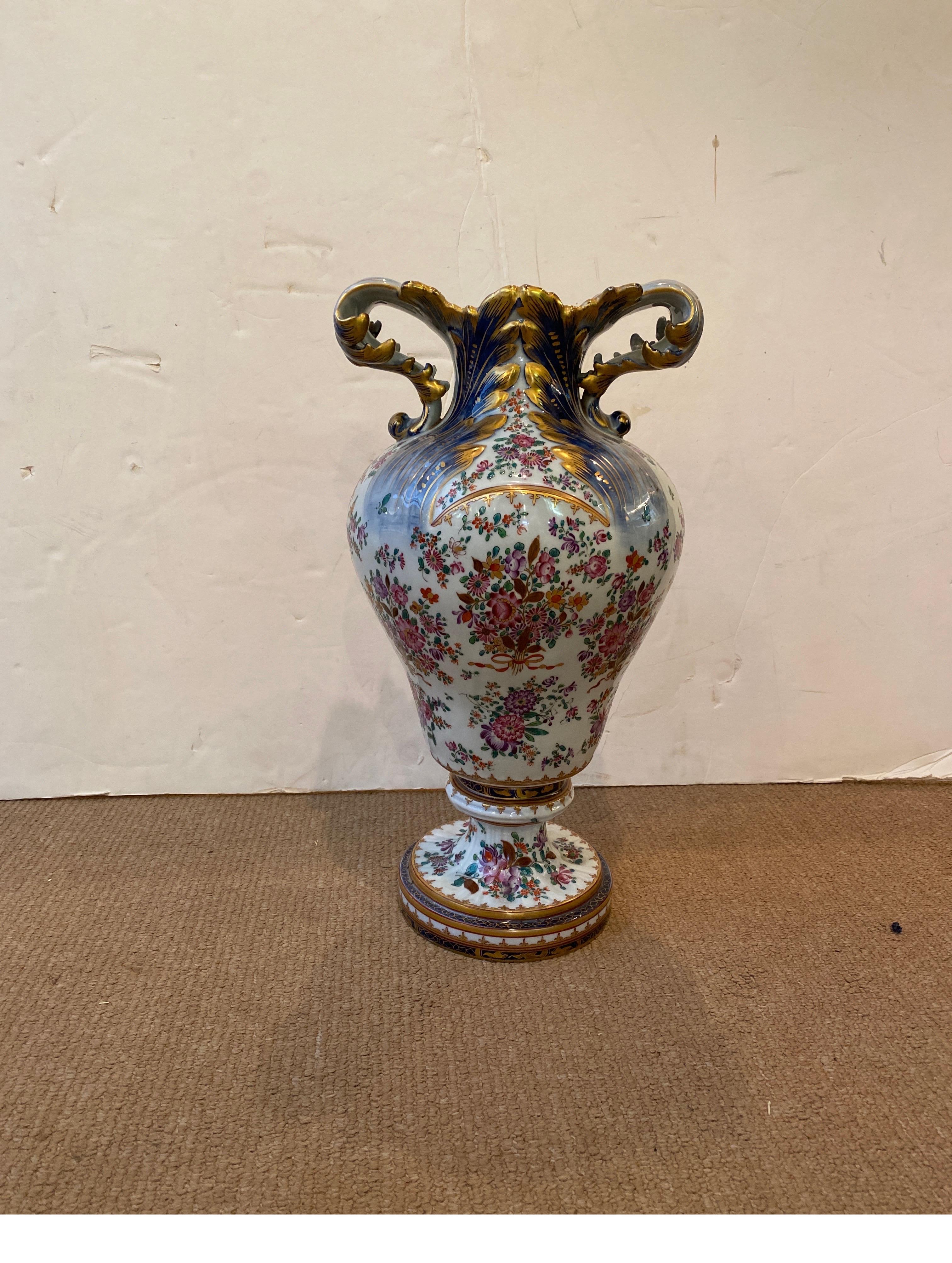 Pair of Porcelain Armorial Urns by Naples Capodimonte 19th Century For Sale 6