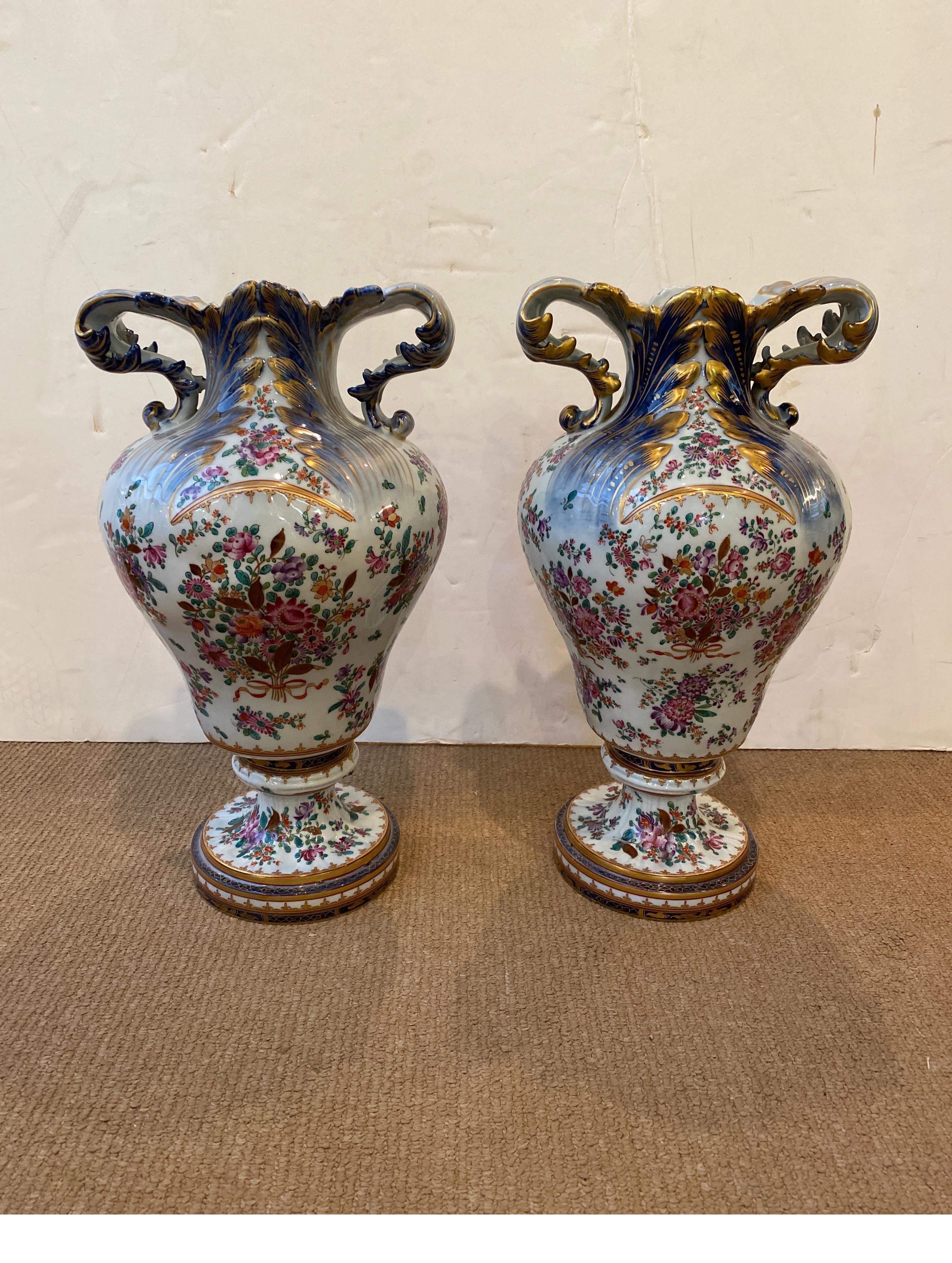 Pair of Porcelain Armorial Urns by Naples Capodimonte 19th Century For Sale 7
