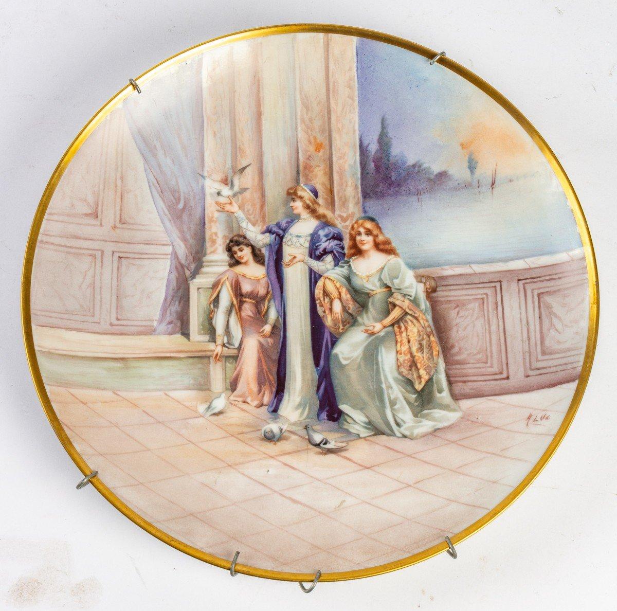 A pair of porcelain plates 19th century
A pair of porcelain plates representing two scenes
Measure: Diameter 52 cm.