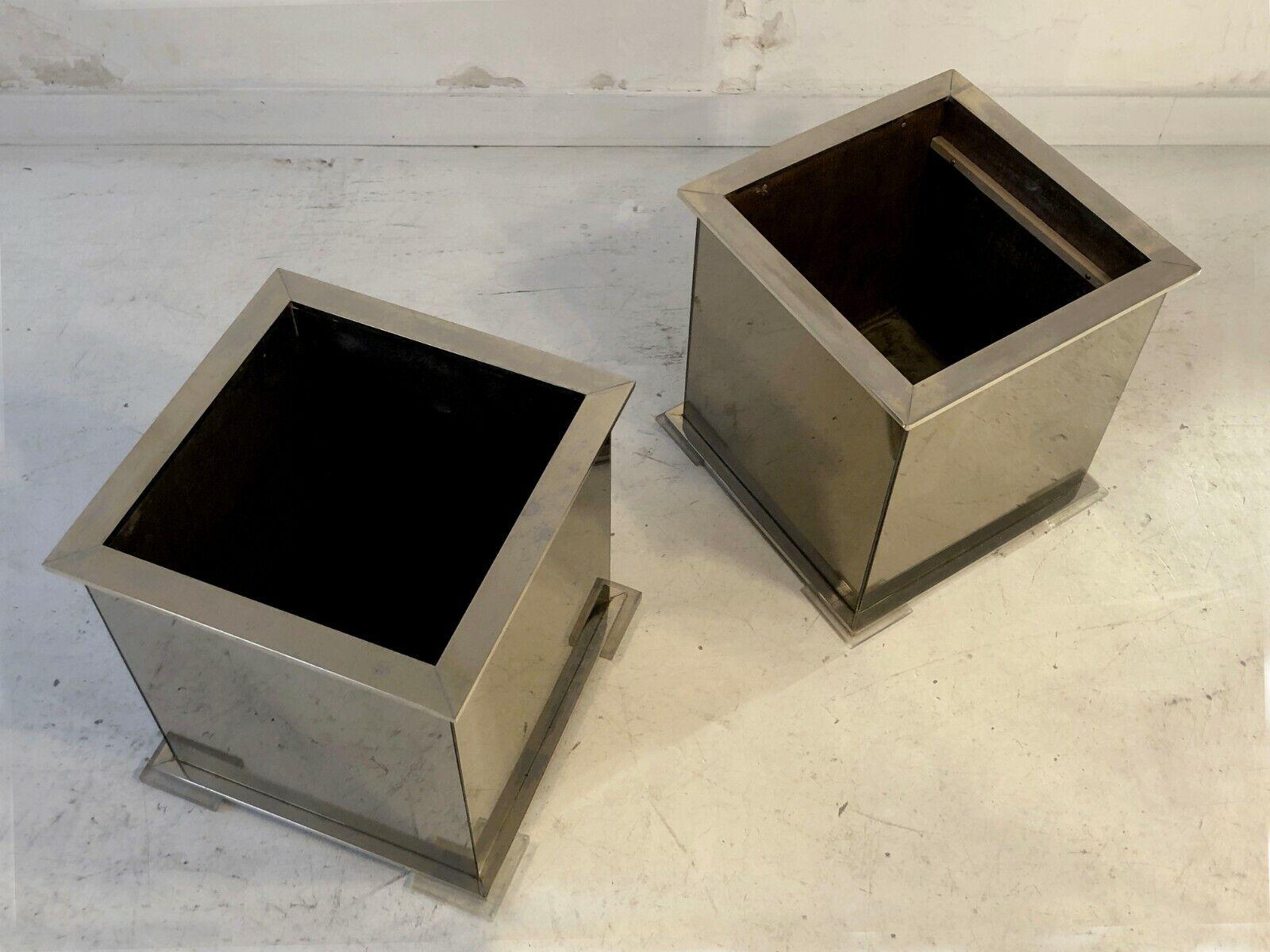 A Pair of POST-MODERN PLANTERS by GUY LEFEVRE for MAISON JANSEN, France 1970 In Good Condition For Sale In PARIS, FR