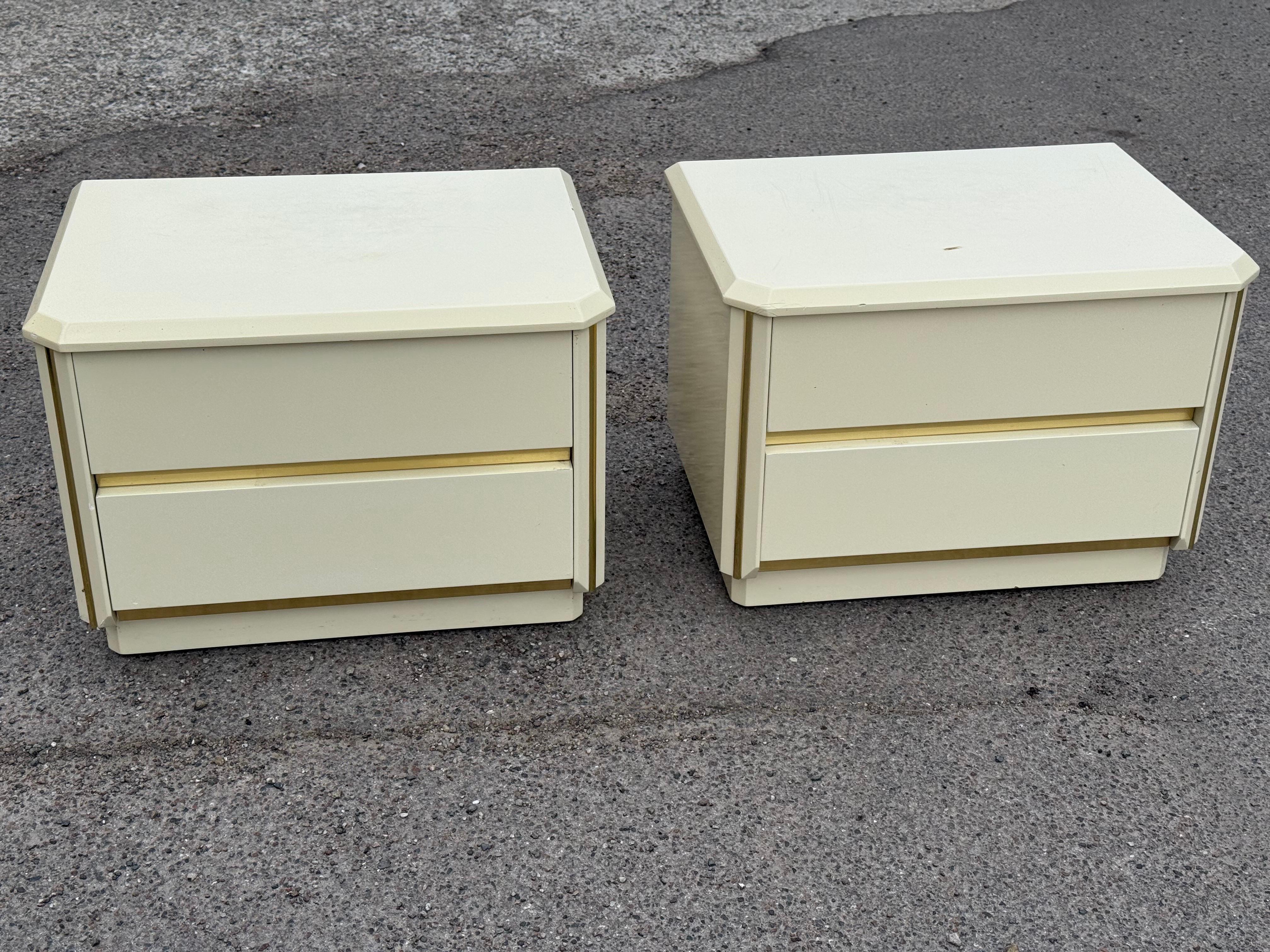 A pair of Postmodern artdeco Lacquered Cream Nightstands, Circa 1980s 6
