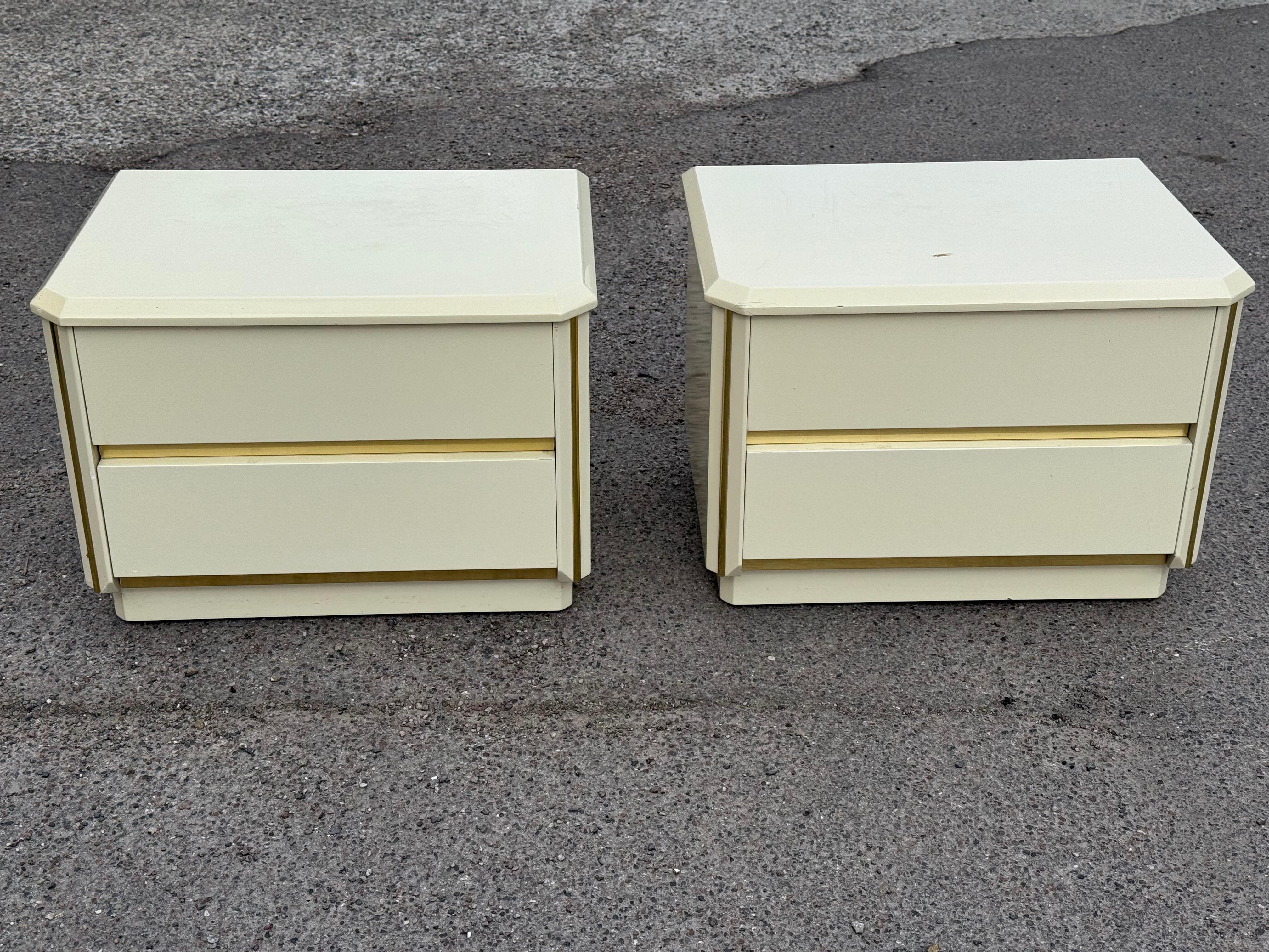 A pair of Postmodern artdeco Lacquered Cream Nightstands, Circa 1980s In Good Condition In Copenhagen, DK