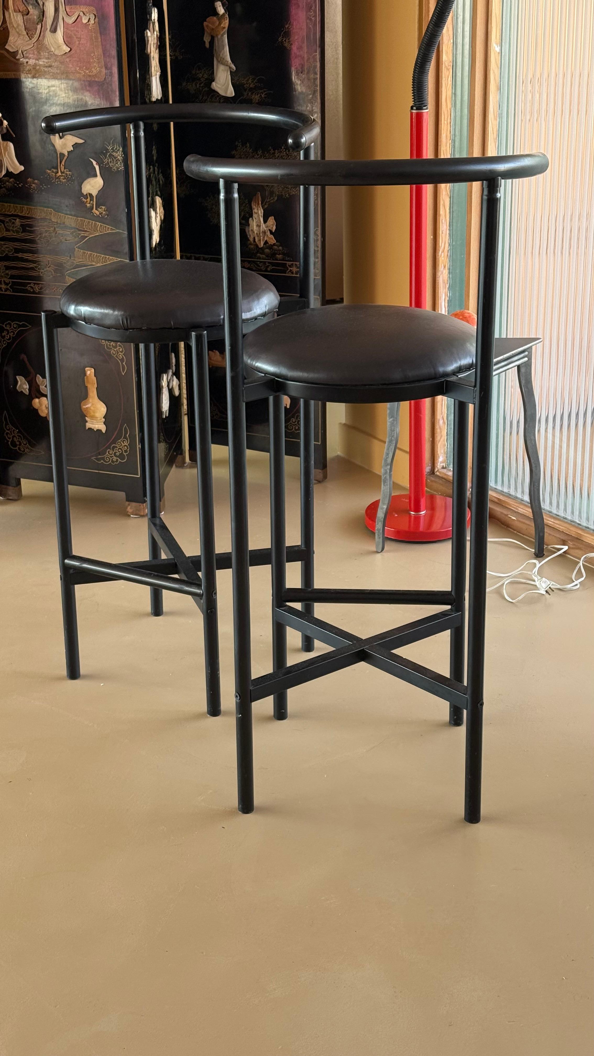 Ein Paar postmoderne Barhocker, Ende 20. Jahrhundert im Angebot 4