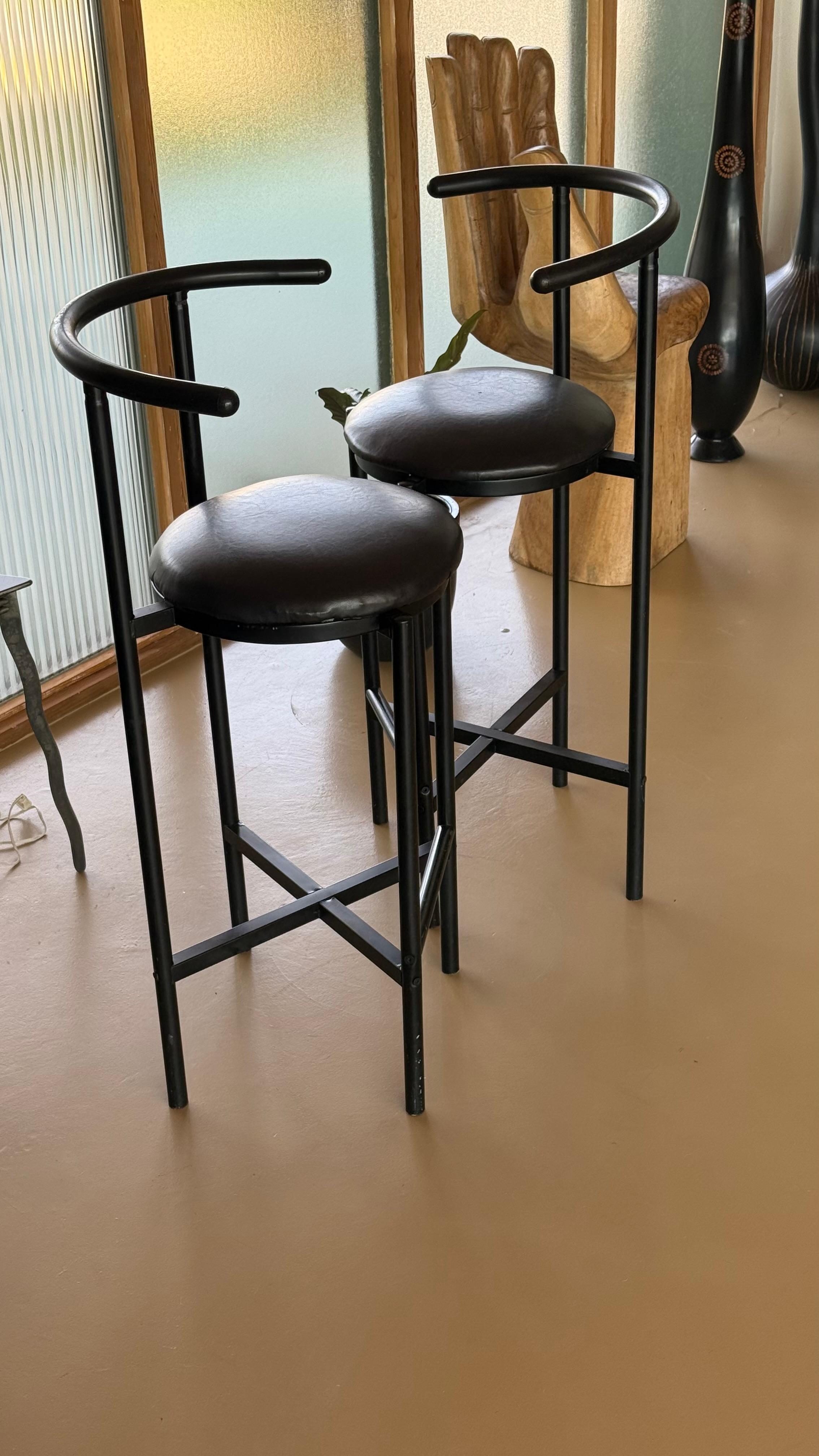 Ein Paar postmoderne Barhocker, Ende 20. Jahrhundert im Angebot 1