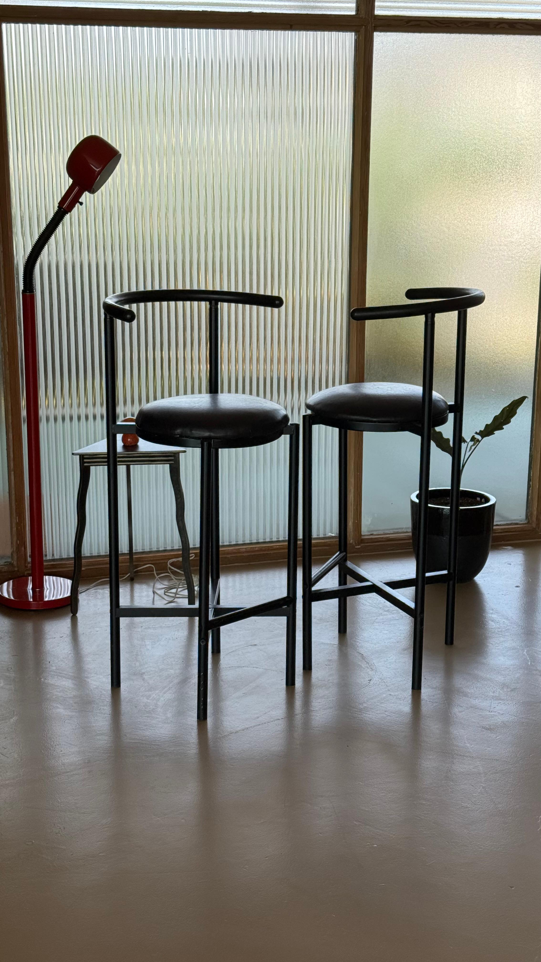 Ein Paar postmoderne Barhocker, Ende 20. Jahrhundert im Angebot 3
