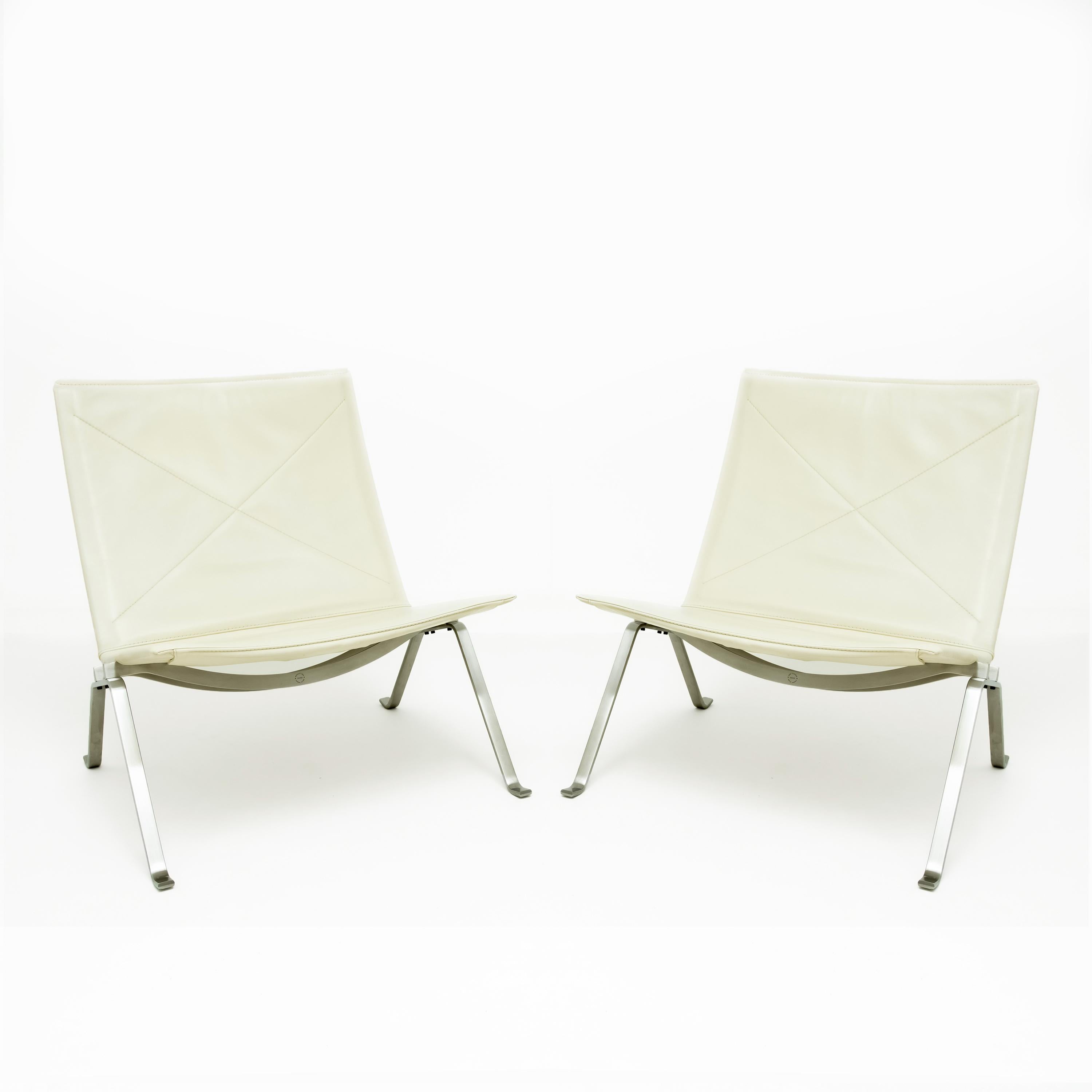 Danish Pair of Poul Kjaerholm PK22 Lounge Chairs in Cream Leather for Fritz Hansen