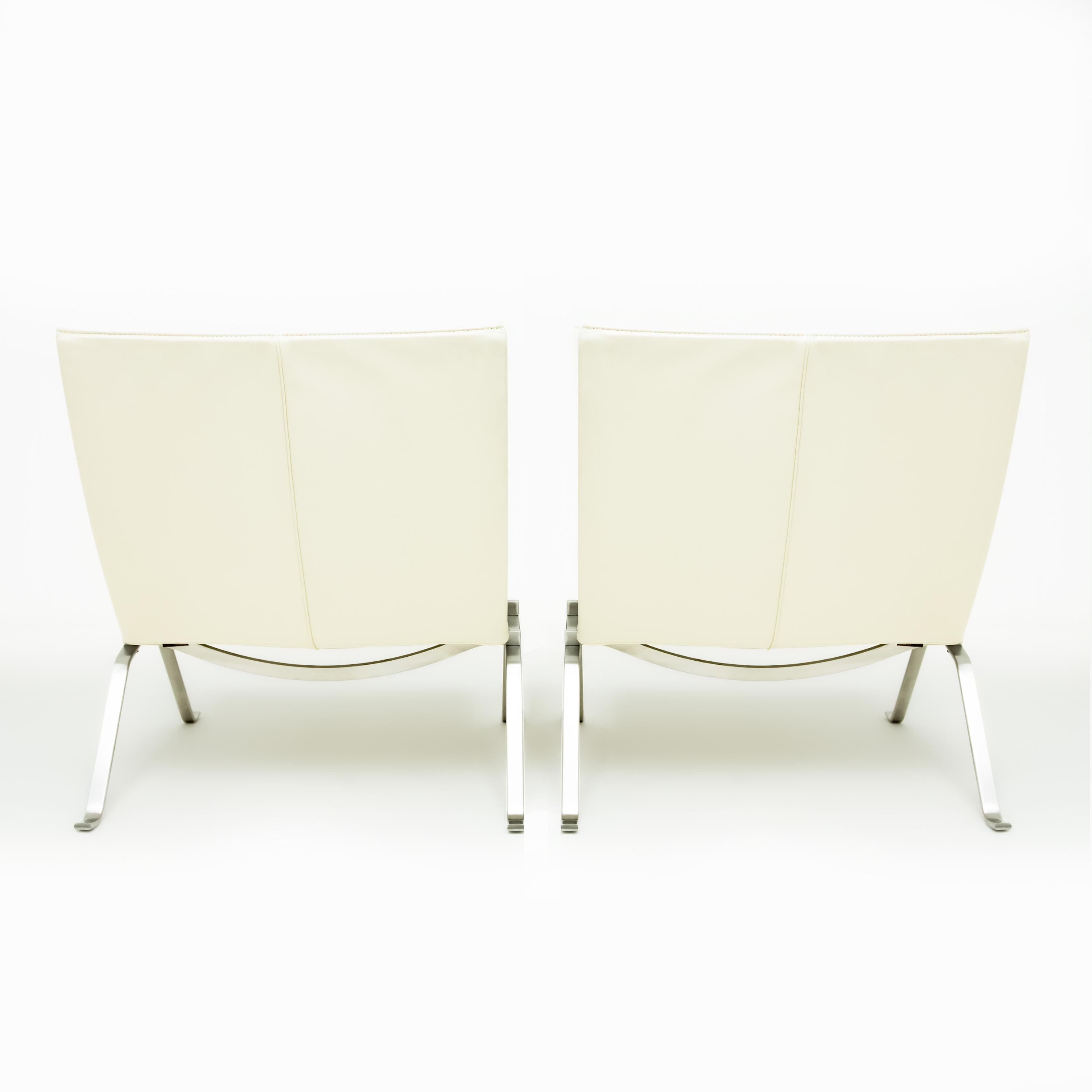 Steel Pair of Poul Kjaerholm PK22 Lounge Chairs in Cream Leather for Fritz Hansen