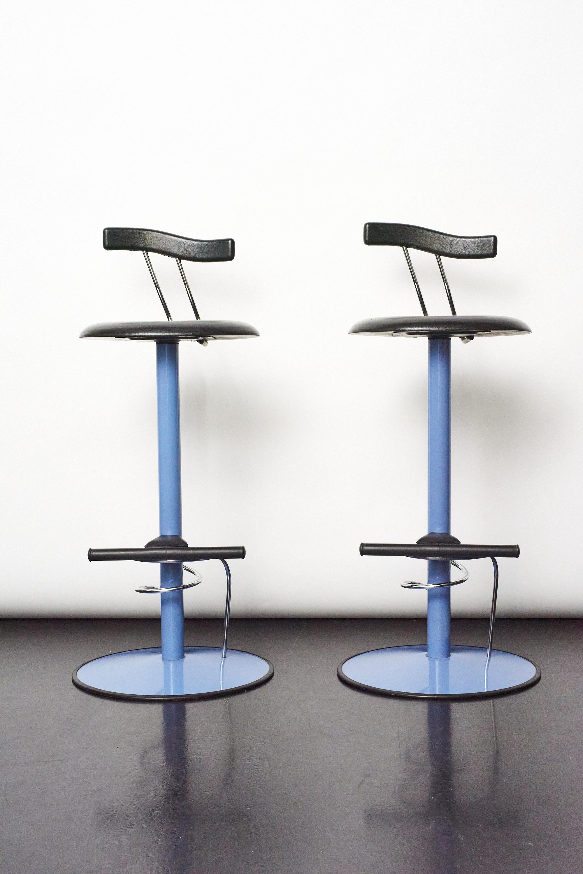 A pair of purple Postmodern Memphis style bar stools, Italy 1980s.
Periwinkle purple lacquered steel with black moulded rubber seats and backs.
Very good condition.