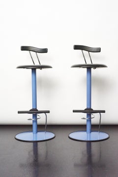 Coppia di sgabelli da bar postmoderni viola in stile Memphis, Italia anni '80