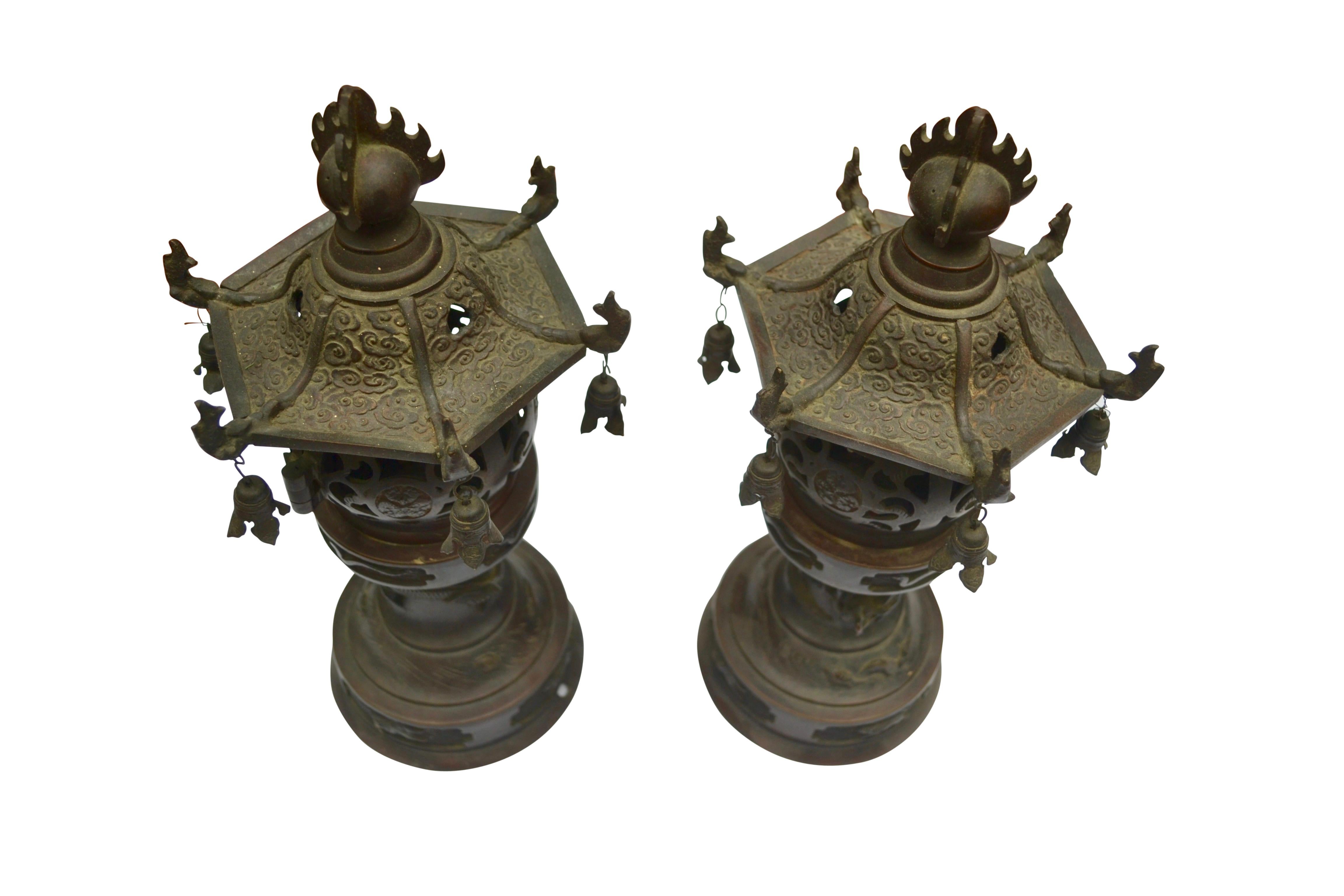 Pair of Qing Dynasty Patinated Bronze Censors/Perfume Burners In Good Condition In Vancouver, British Columbia