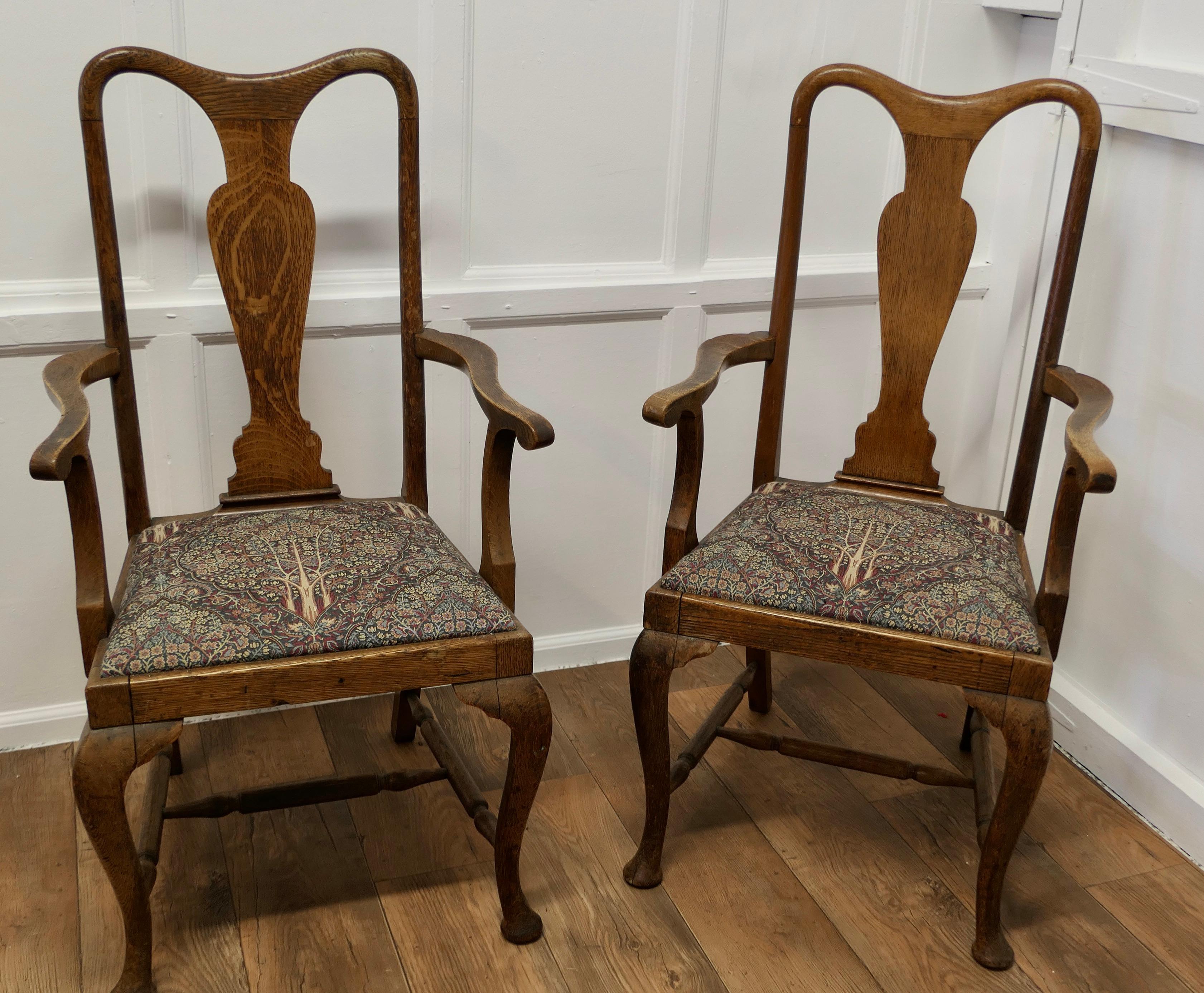 Sheraton Pair of Queen Anne Style Oak Carver Chairs a Lovely Looking Pair  For Sale