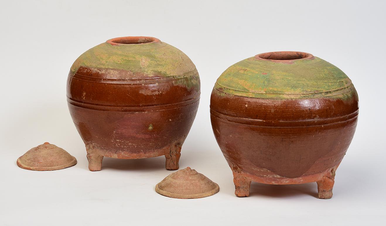 Pair of Rare Antique Chinese Amber and Green Glazed Pottery Globular Jar In Good Condition For Sale In Sampantawong, TH