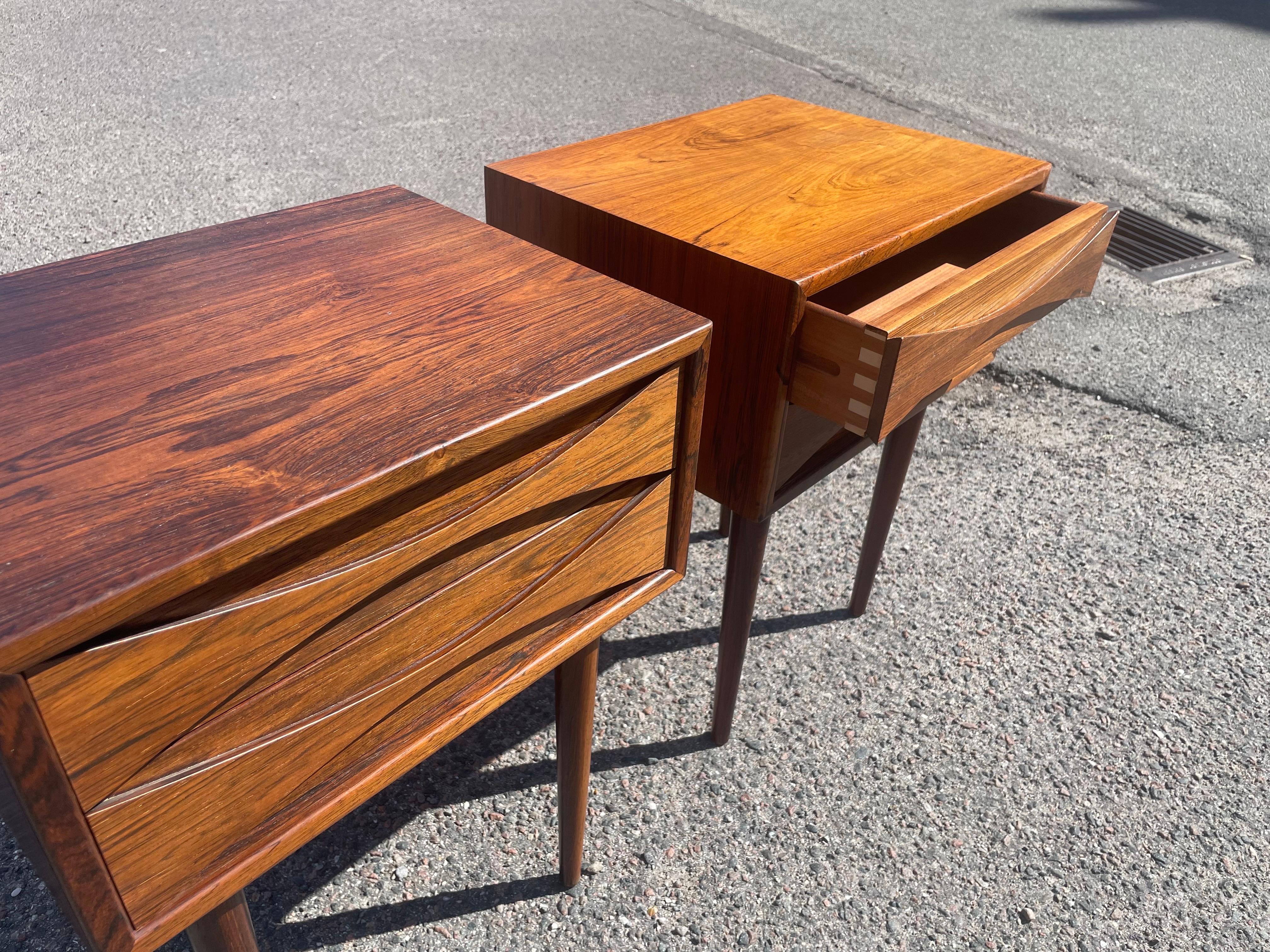 Danois Paire de rares tables de chevet danoises du milieu du siècle Arne Vodder des années 1950