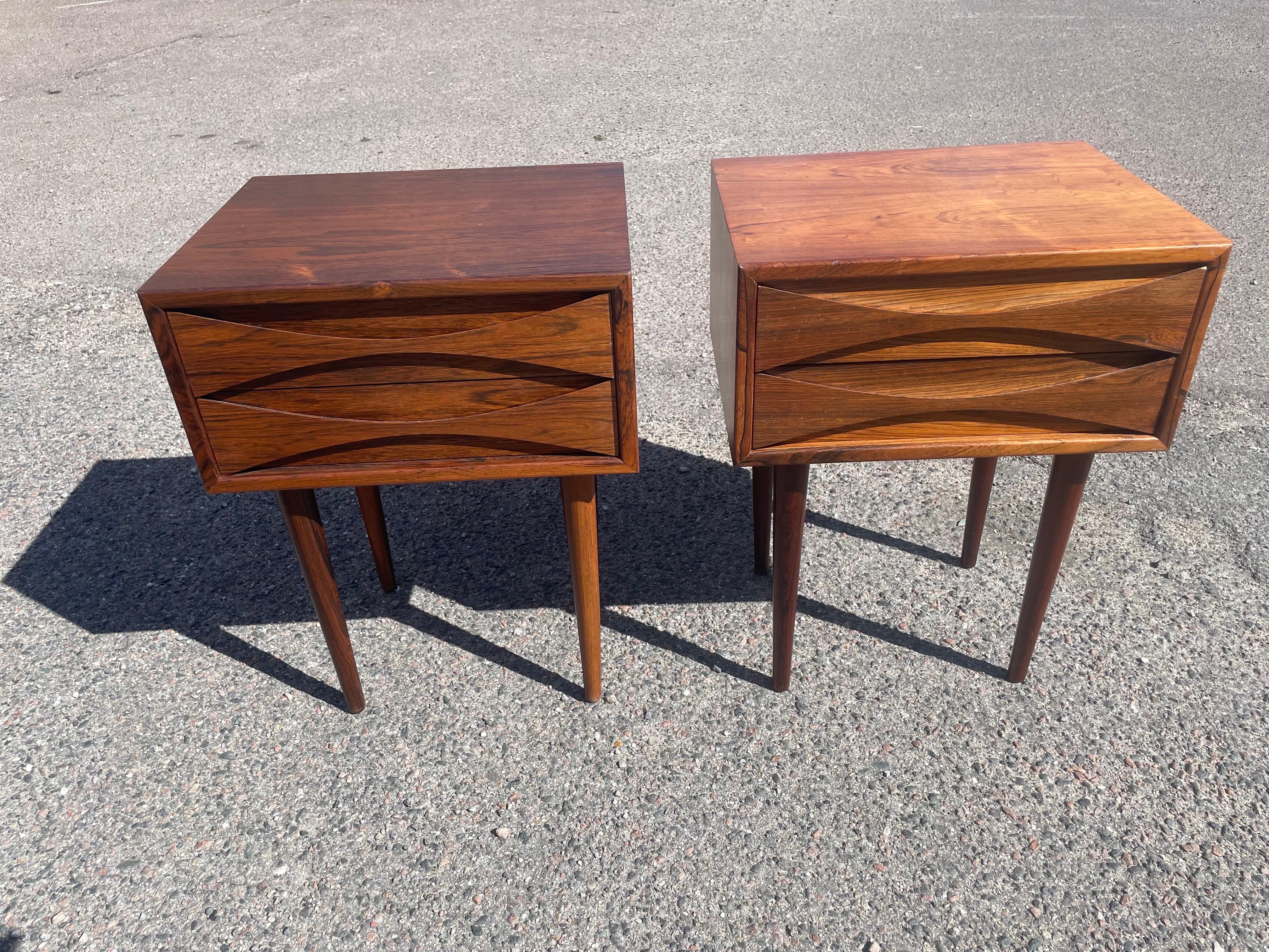 Bois Paire de rares tables de chevet danoises du milieu du siècle Arne Vodder des années 1950