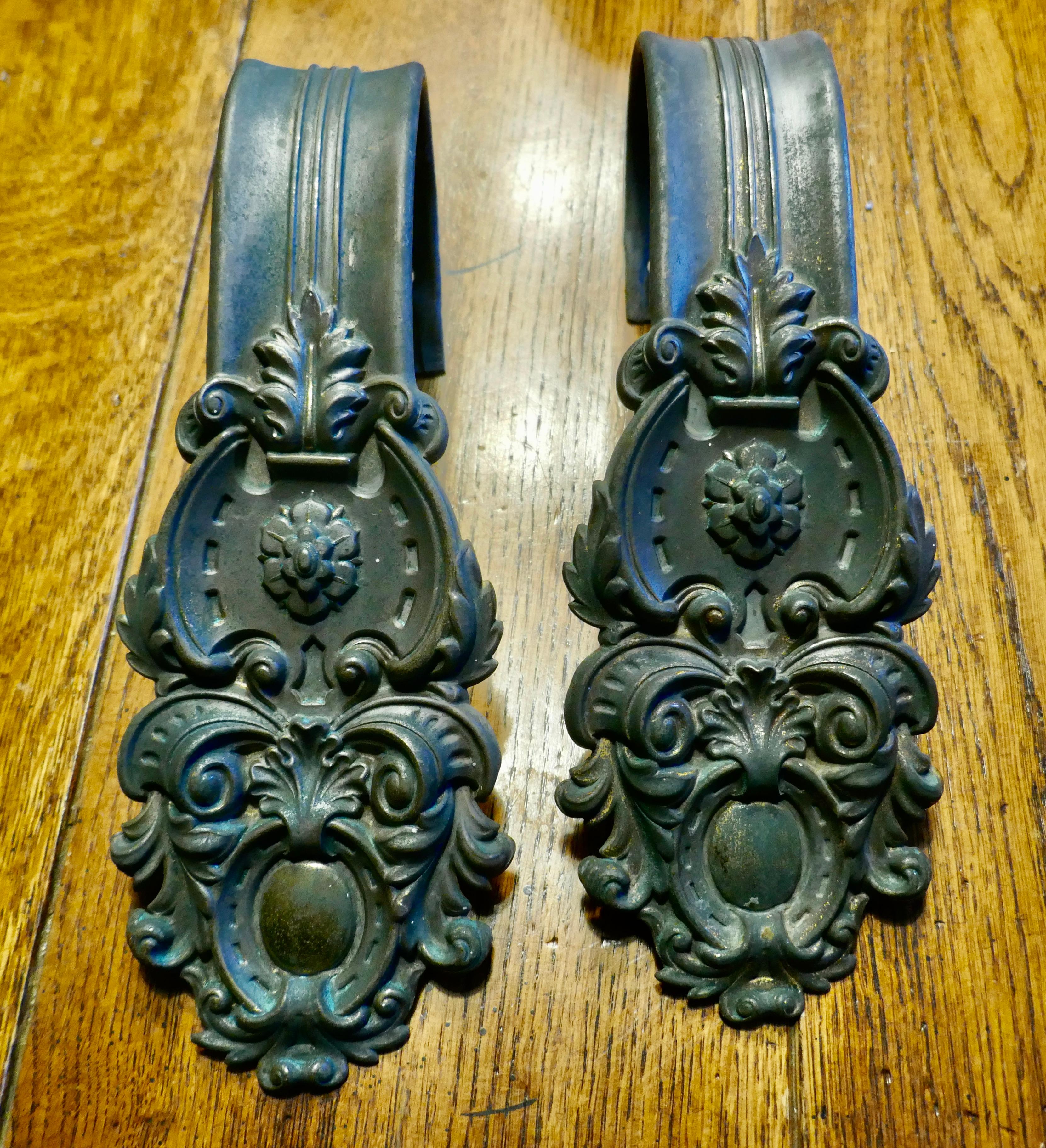 Pair of Rare Early English 19th Century Patinated Brass Curtain Tie Backs In Good Condition For Sale In Chillerton, Isle of Wight