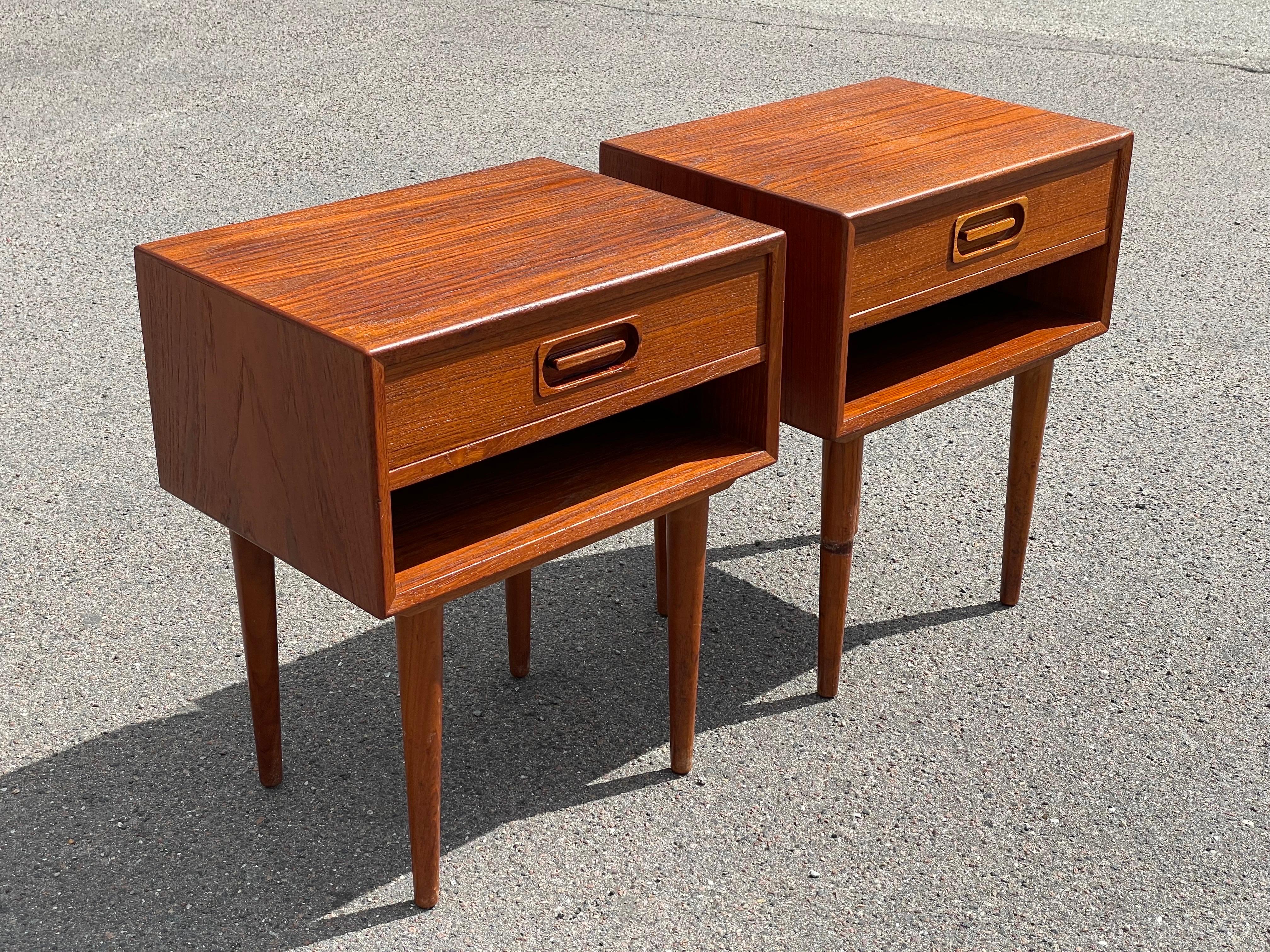 A pair of rare Johannes Andersen for Dyrlund teak nightstands from the 1960´s For Sale 2