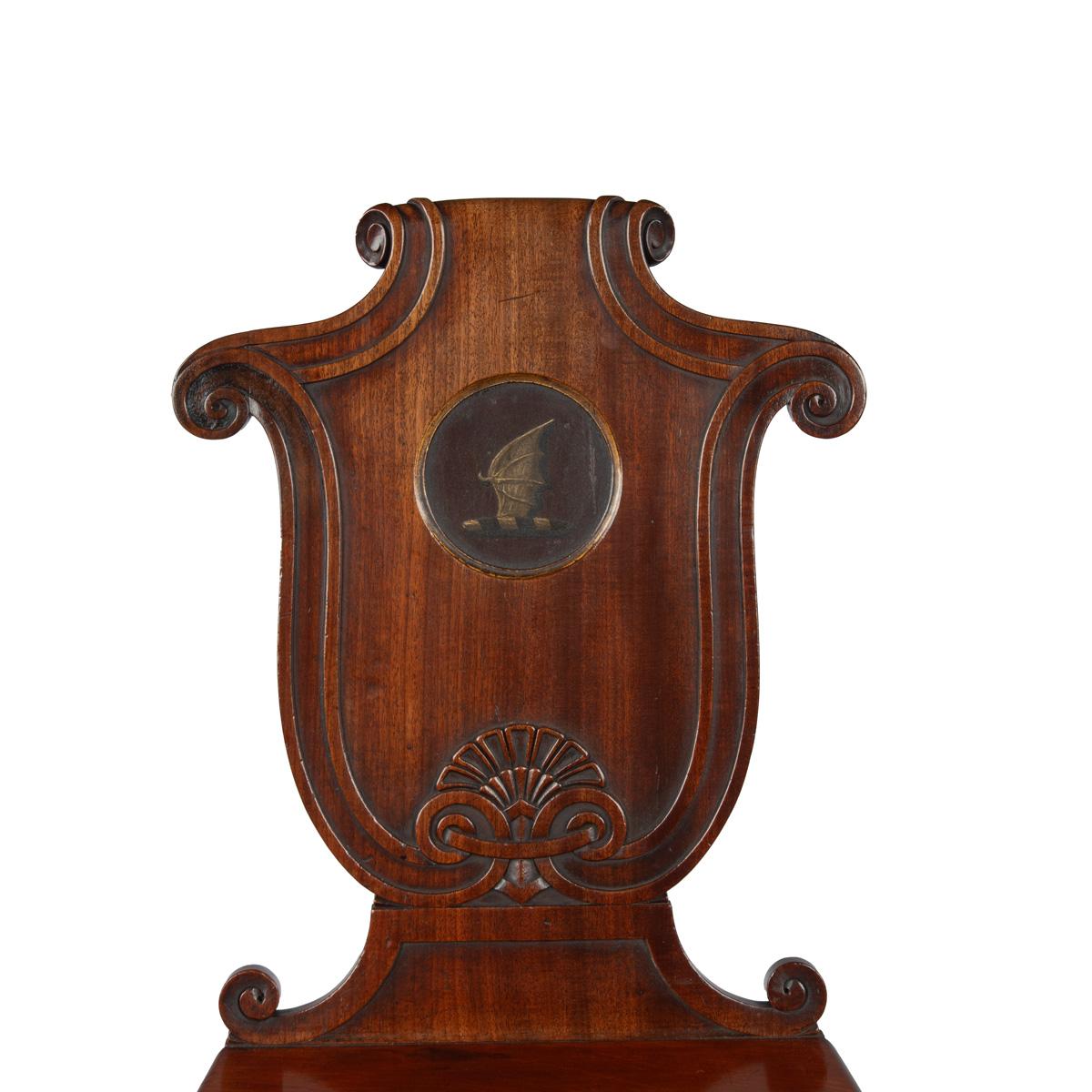 Paar seltene Regency-Mahagoni-Hallenstühle aus der Familie Bateson im Angebot 2