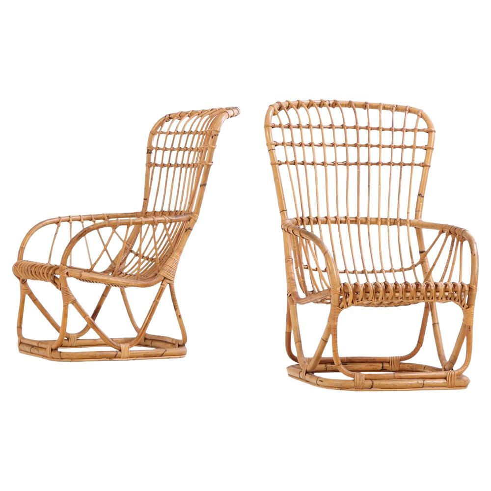 Paire de chaises longues en rotin attribuées à Tito Agnoli.