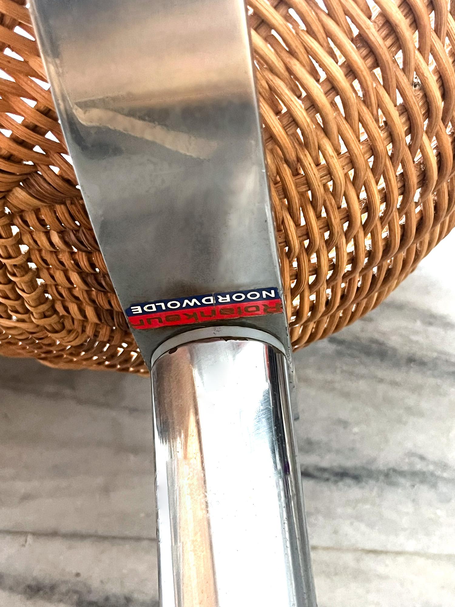 Un par de sillas giratorias de ratán de  Dirk Van Sliedregt para Rohe Noordwolde en venta 1