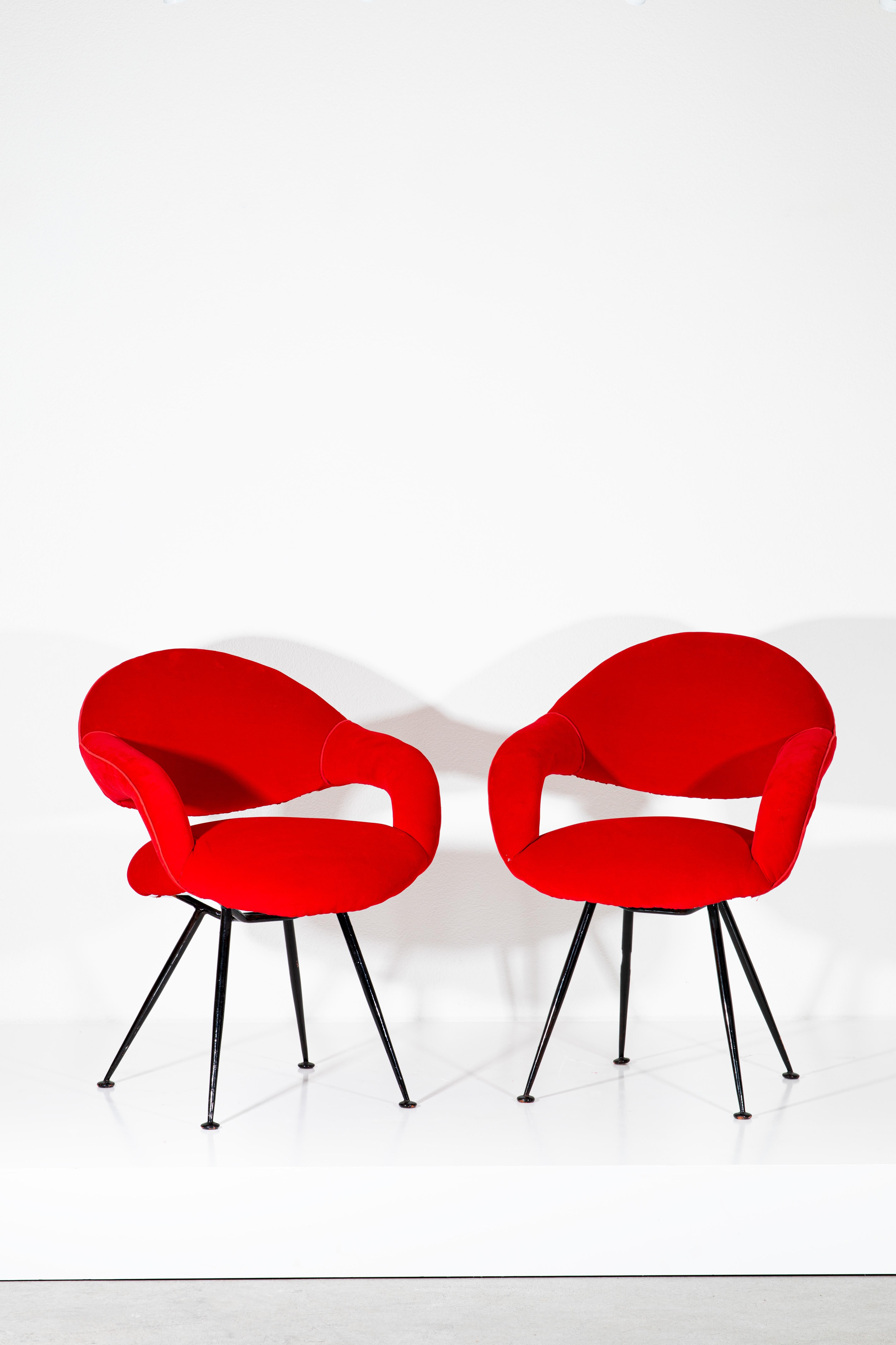 Paire de fauteuils rouges conçus par Tito Agnoli Bon état - En vente à Collonge-Bellerive, GE