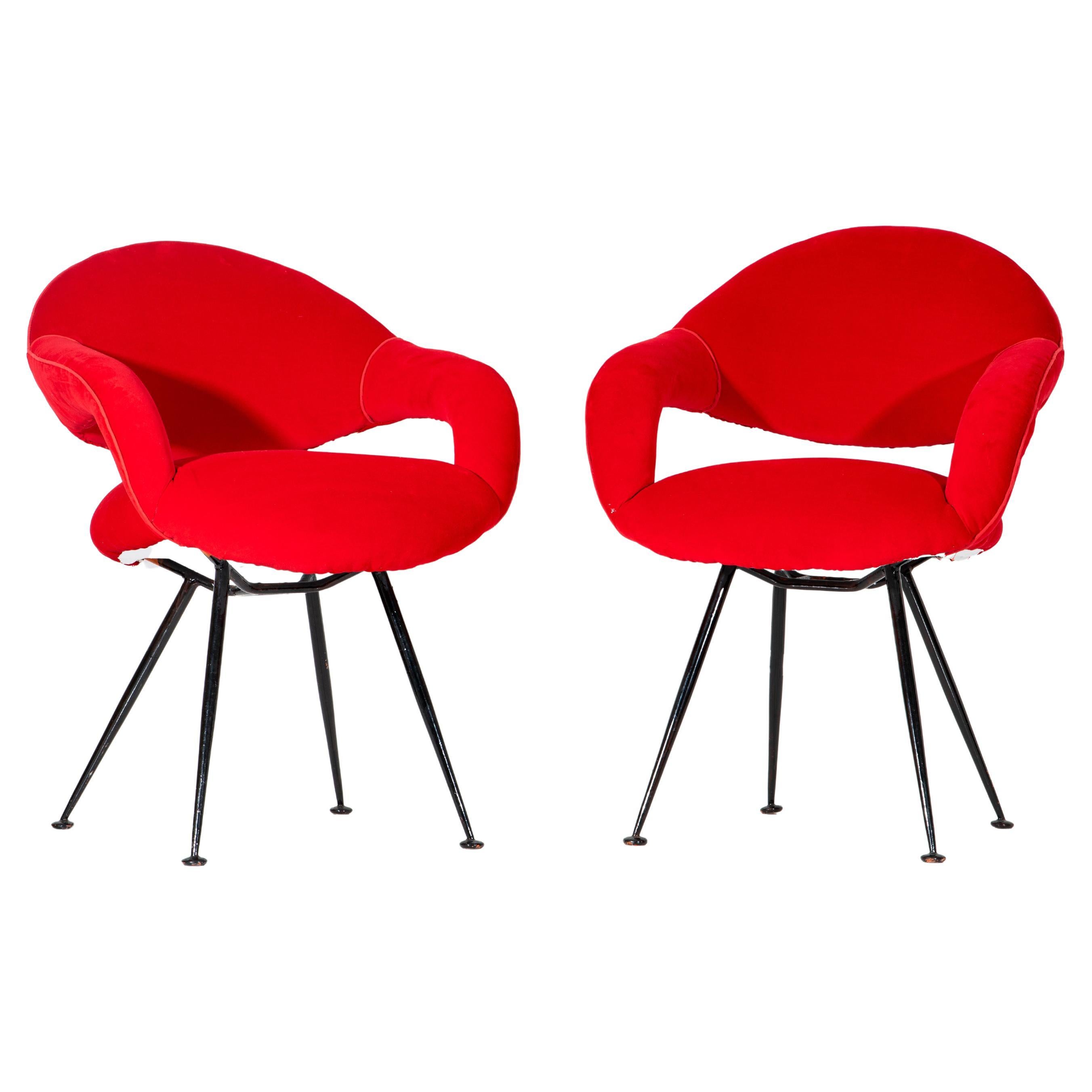 Paire de fauteuils rouges conçus par Tito Agnoli en vente