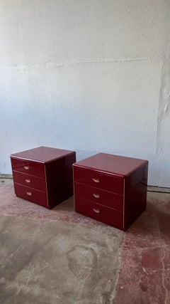 Coppia di tavolini anni '70 in lacca rossa, comodini, francesi
