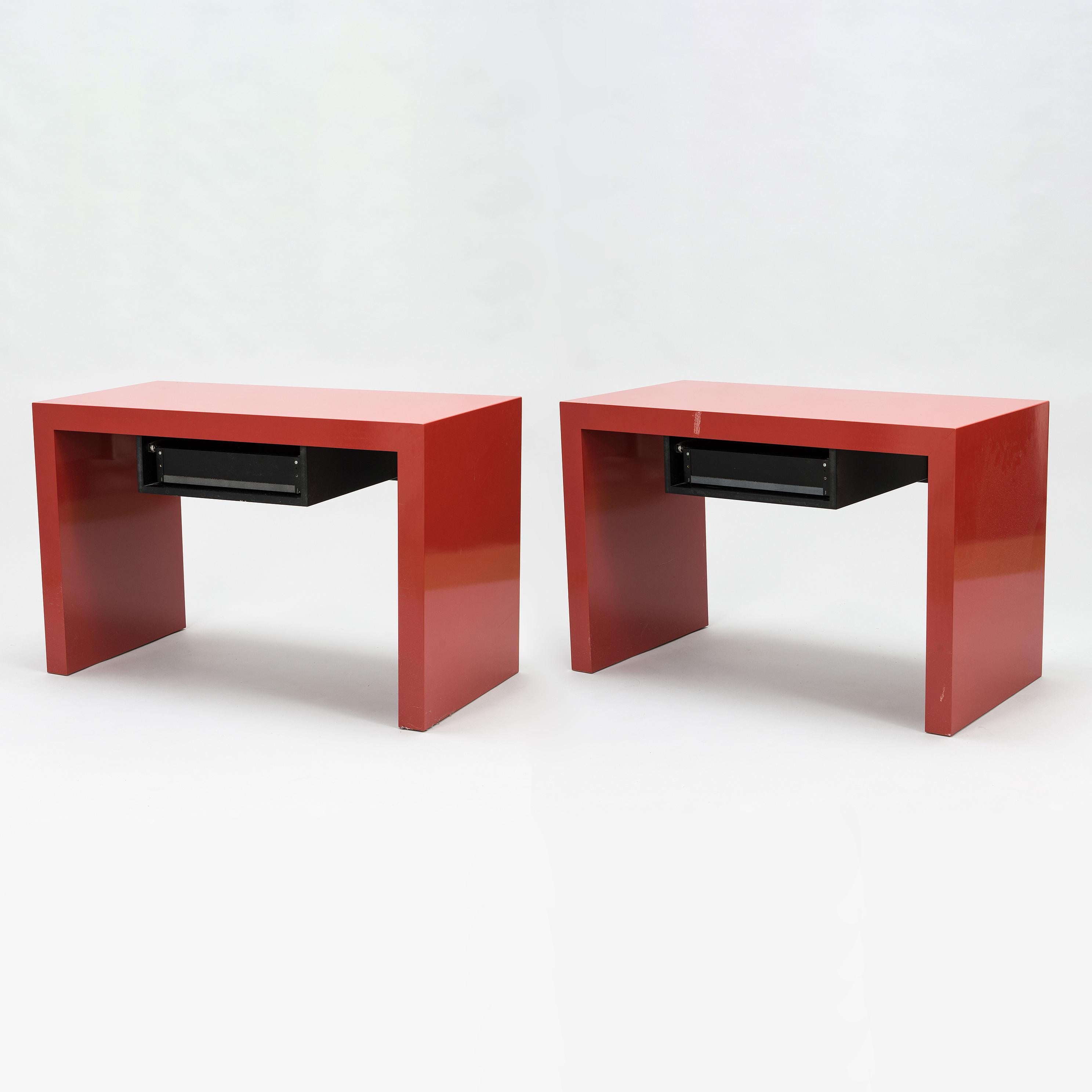 A pair of red lacquered tables by Artist  Kaisa Blomstedt Sweden 1990 In Good Condition For Sale In Paris, FR