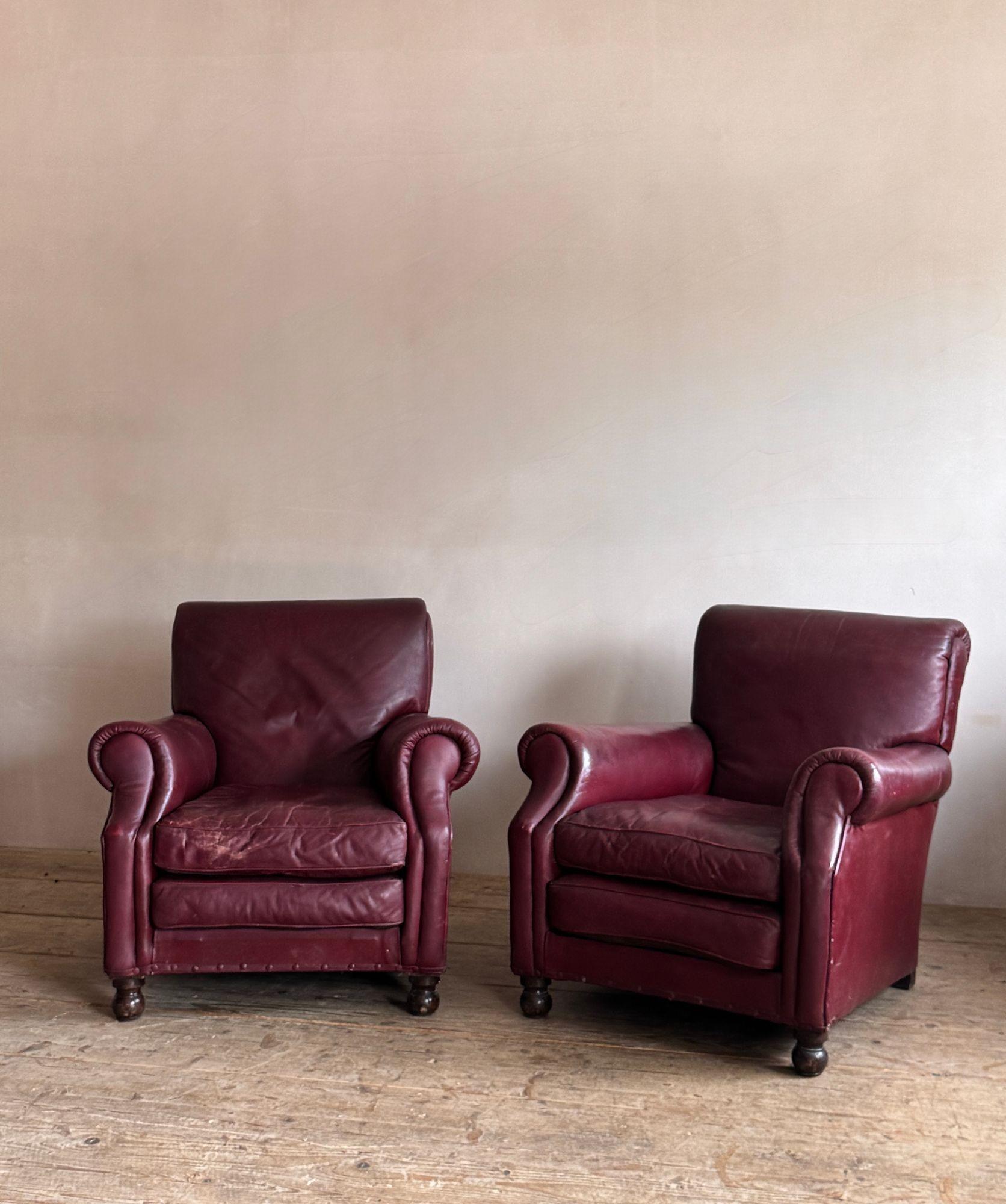 A rare and unusual pair of early 20thC red leather club chairs. With fold out footrests and cushions. Possibly American made and retailed in the Uk by William Angus & Co. C.1920
The plaque to the seat notes the use of Mollis upholstery which was a