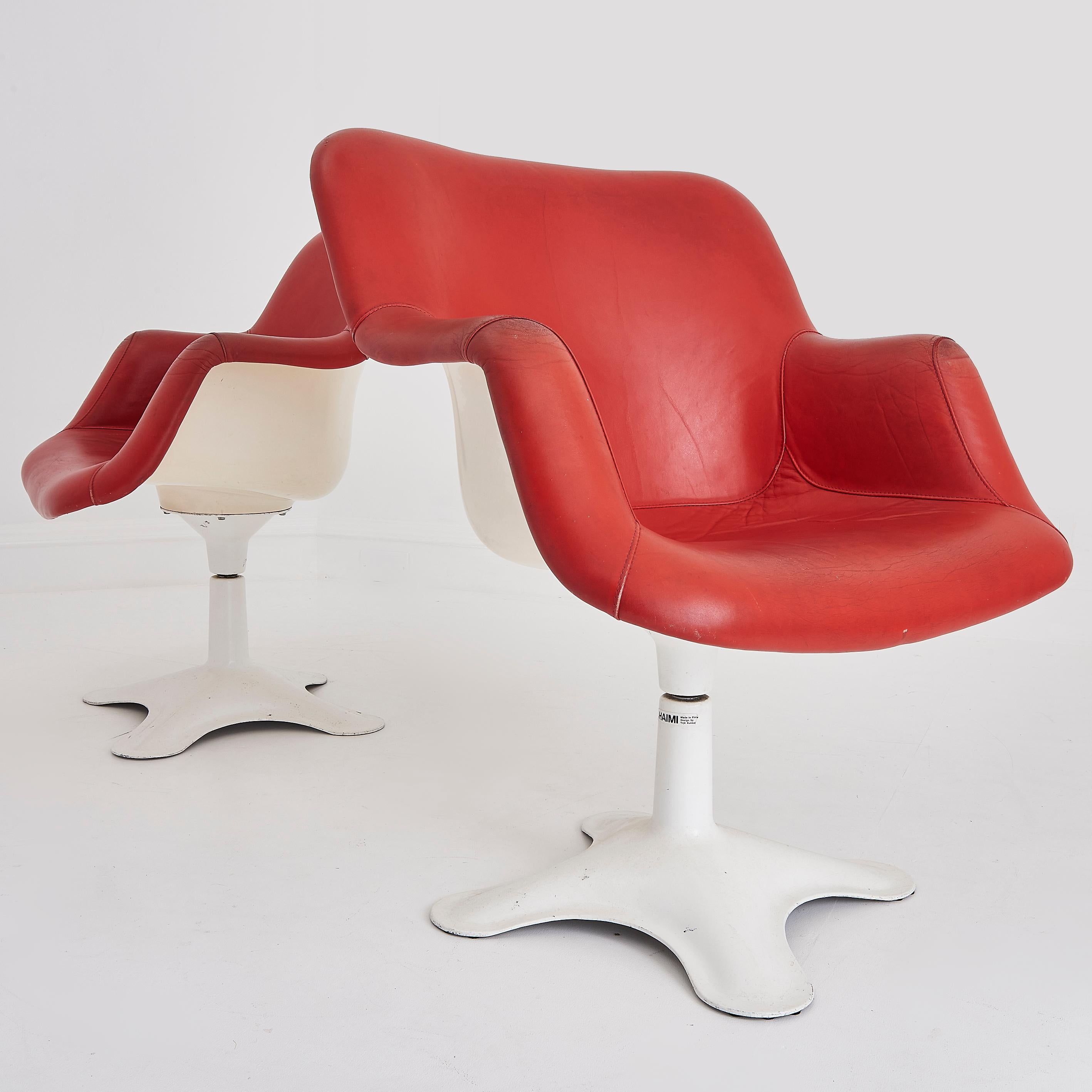 Finlandais Paire de chaises « Junior » vintage en cuir rouge par Yrjo Kukkapuro en vente