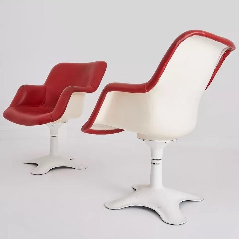 Mid-Century moderno Coppia di sedie vintage 'Junior' in pelle rossa di Yrjo Kukkapuro in vendita