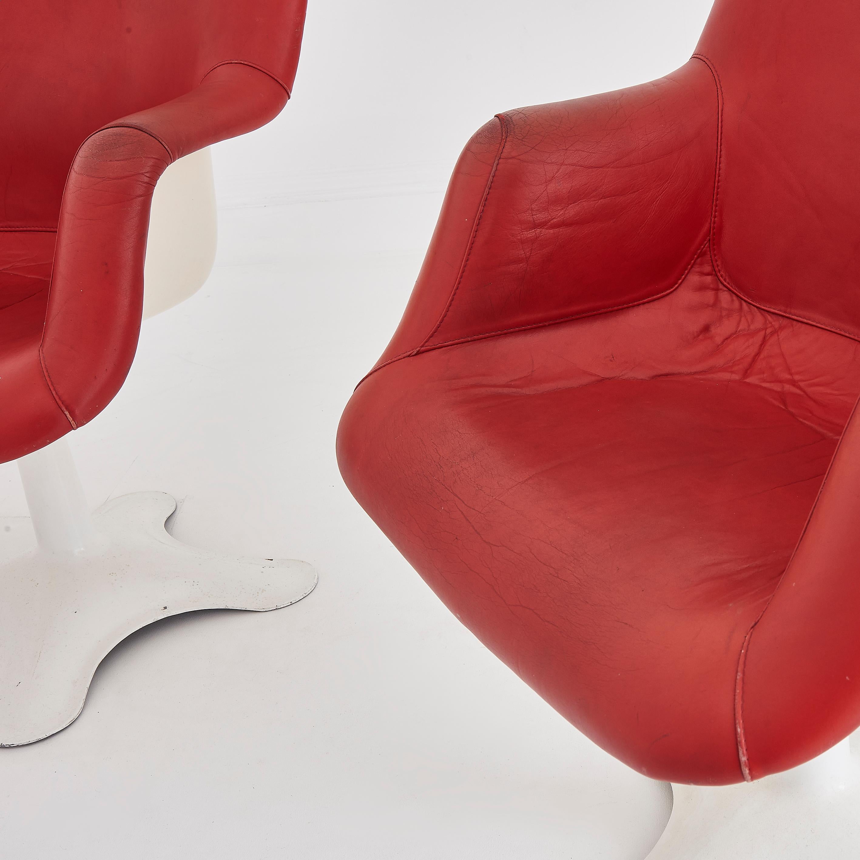 Paire de chaises « Junior » vintage en cuir rouge par Yrjo Kukkapuro en vente 1