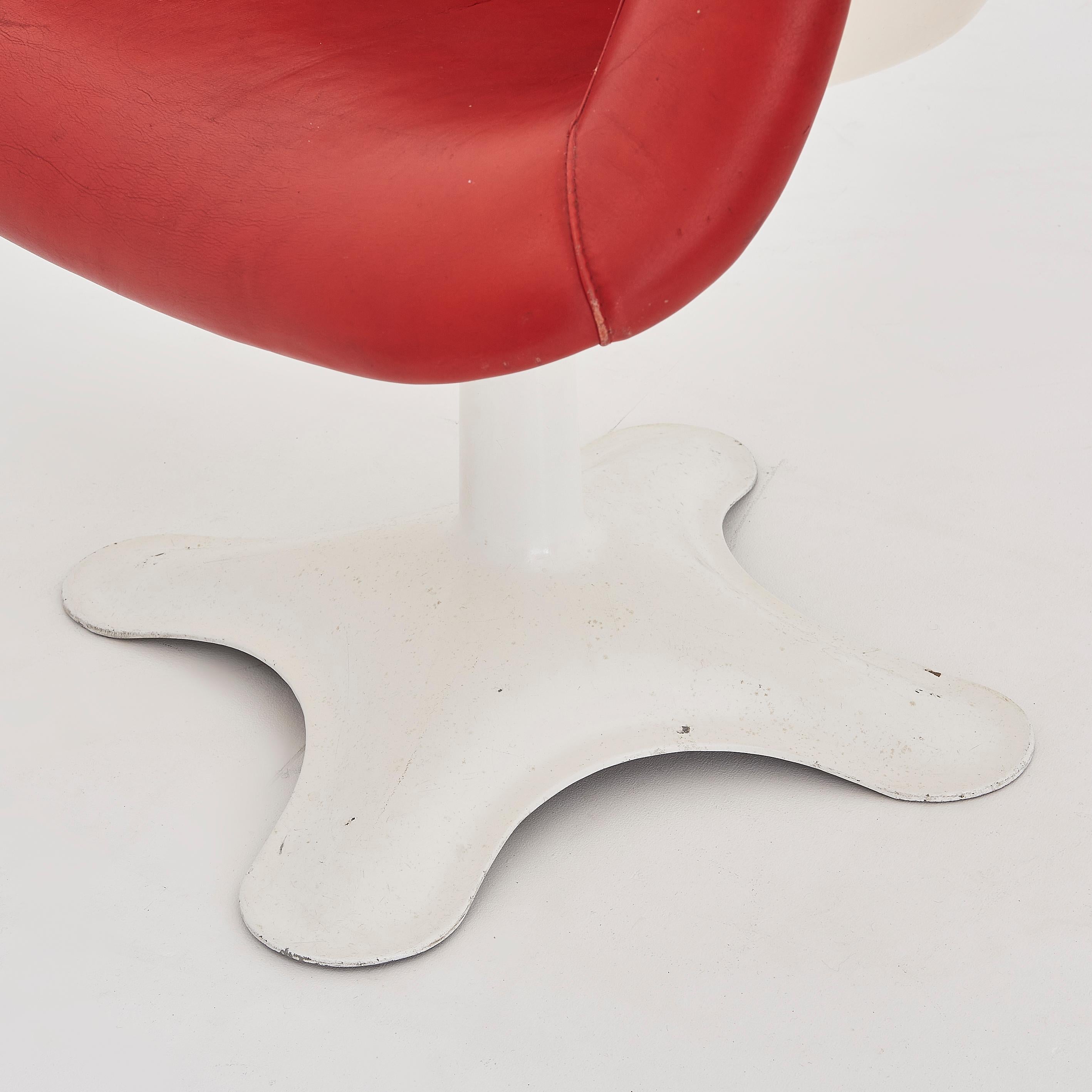 Paire de chaises « Junior » vintage en cuir rouge par Yrjo Kukkapuro en vente 3