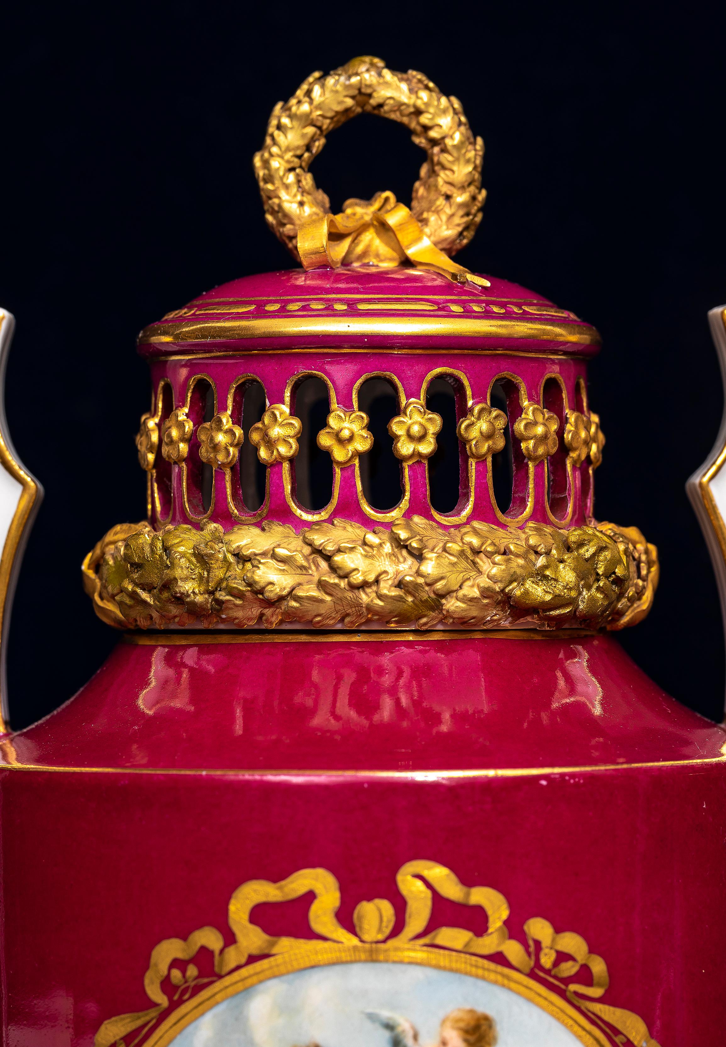 Ein Paar rote Meissen Porcelain Potpourri Vasen mit 4 mythologischen gemalten Szenen im Angebot 2