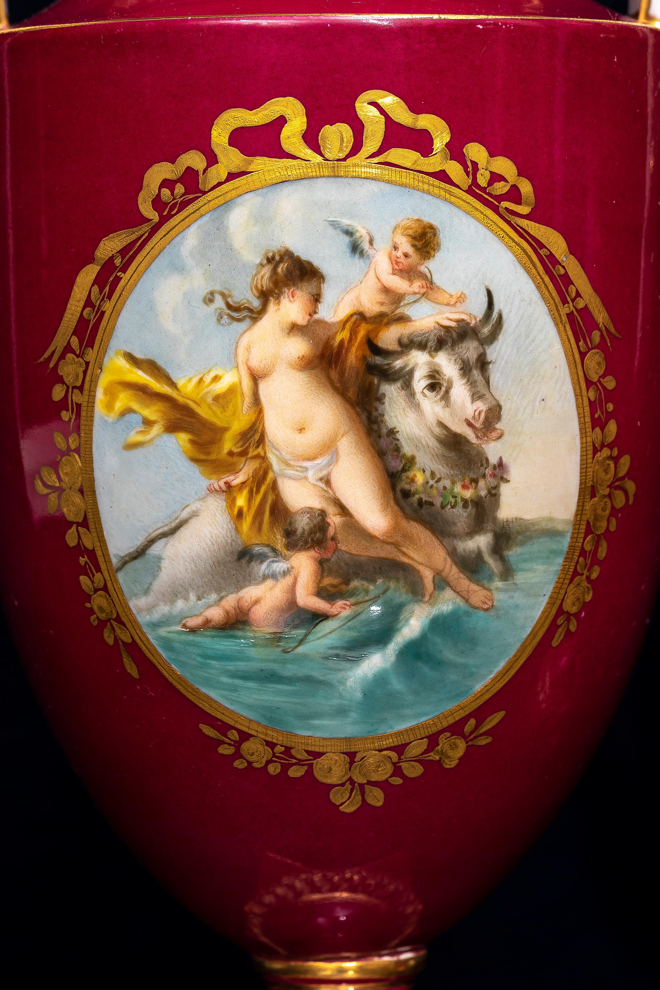 Ein Paar rote Meissen Porcelain Potpourri Vasen mit 4 mythologischen gemalten Szenen im Zustand „Gut“ im Angebot in New York, NY
