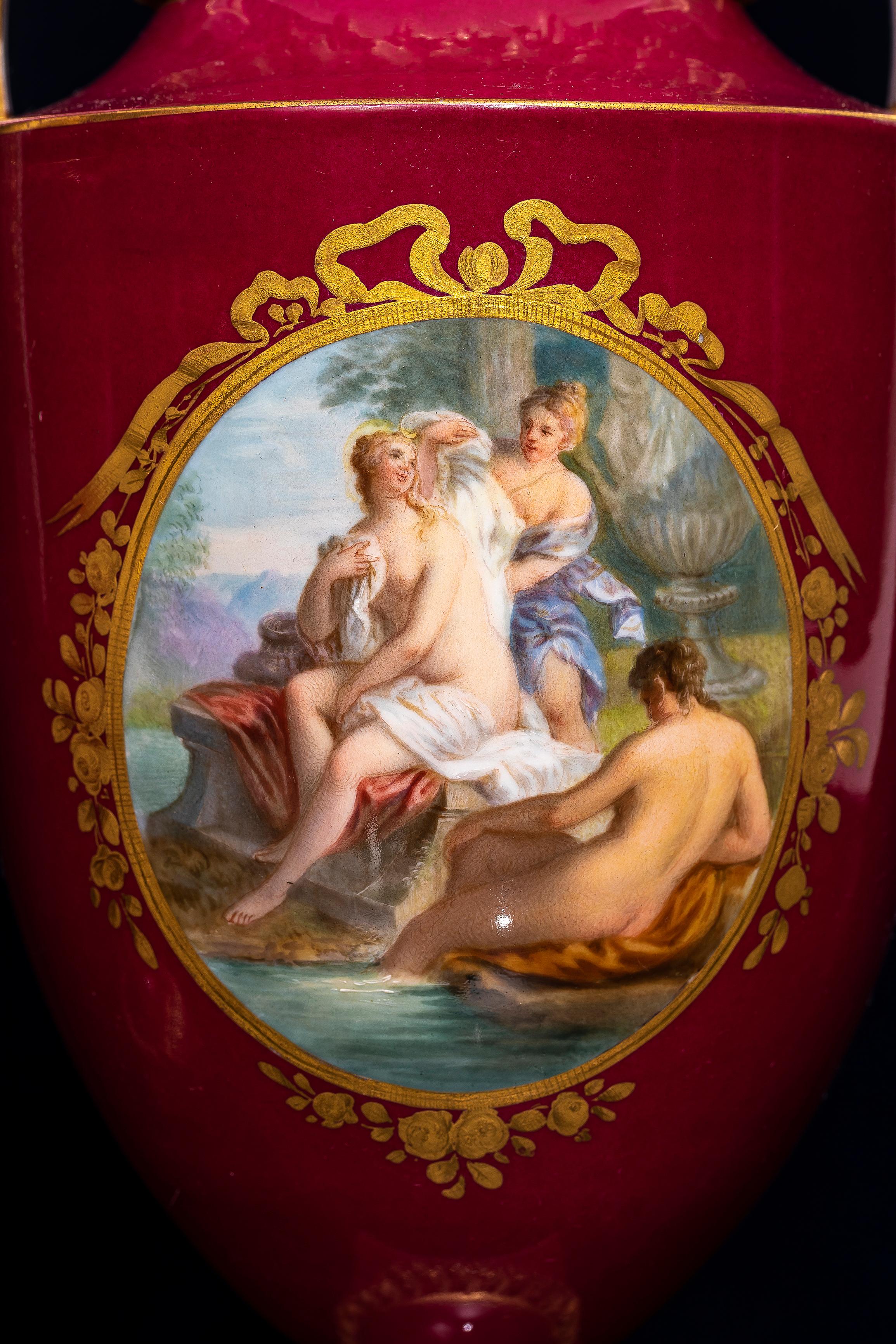 Ein Paar rote Meissen Porcelain Potpourri Vasen mit 4 mythologischen gemalten Szenen (Spätes 19. Jahrhundert) im Angebot