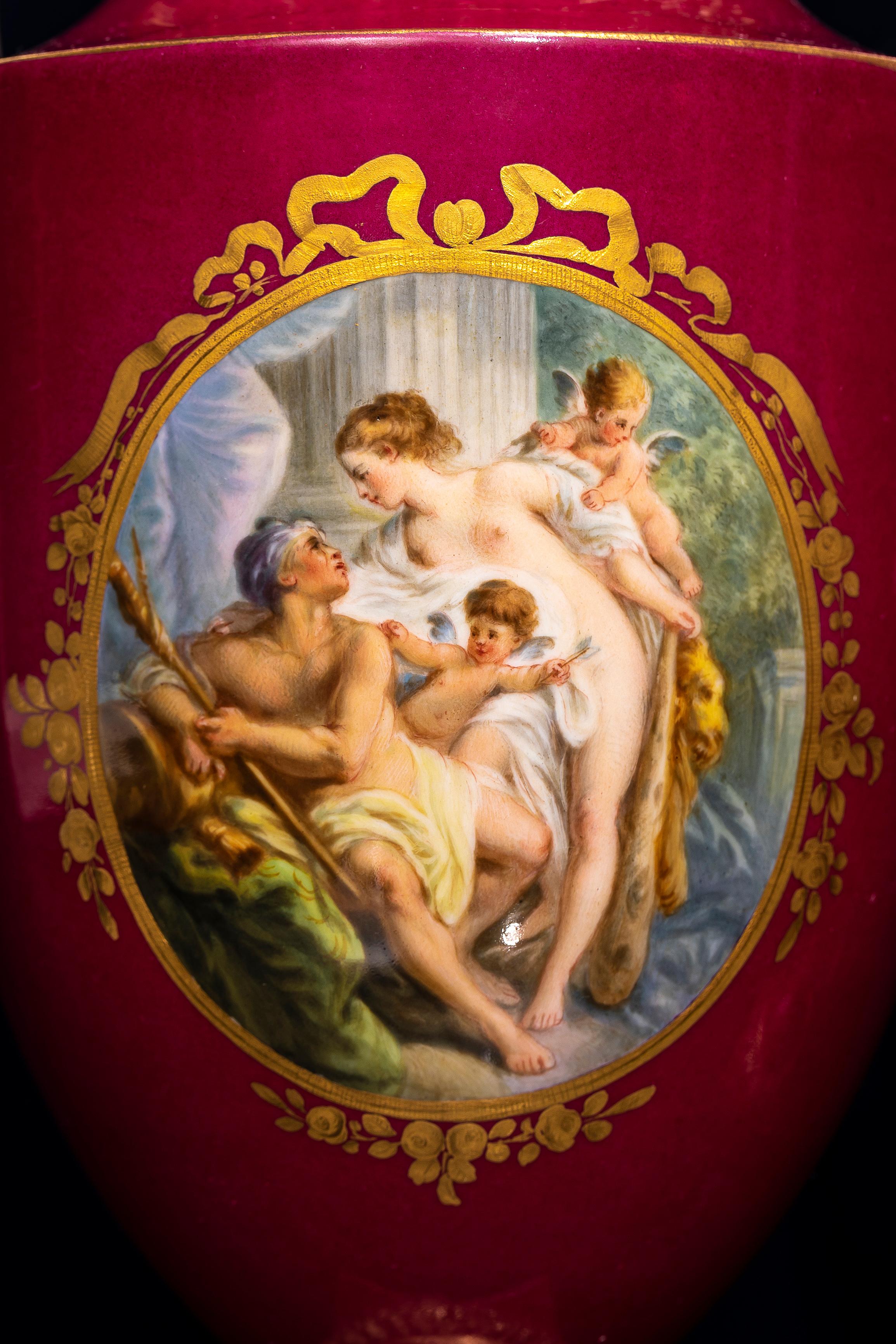 Ein Paar rote Meissen Porcelain Potpourri Vasen mit 4 mythologischen gemalten Szenen (Porzellan) im Angebot