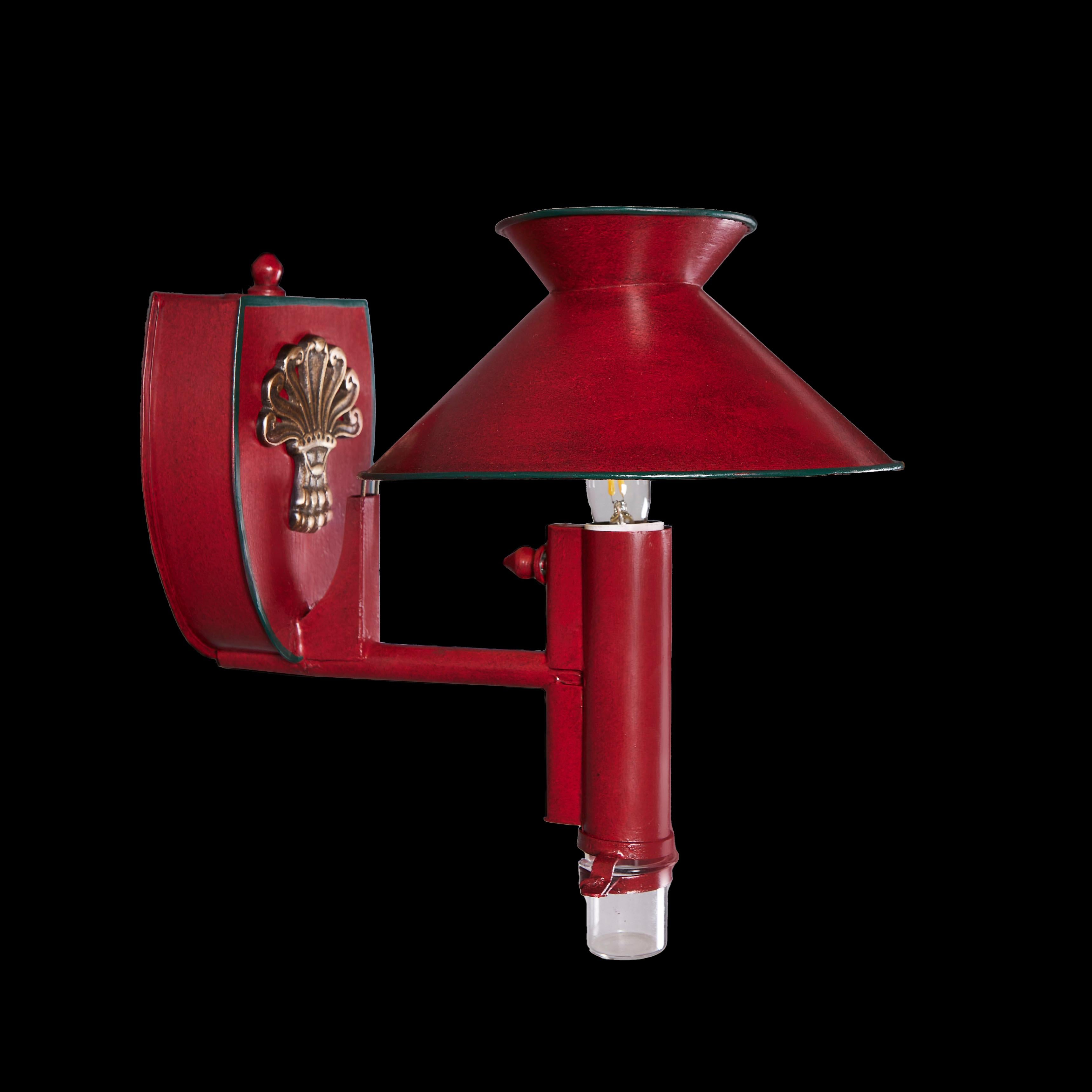 A Pair of Red Tole Wall Lights  In Good Condition In London, GB