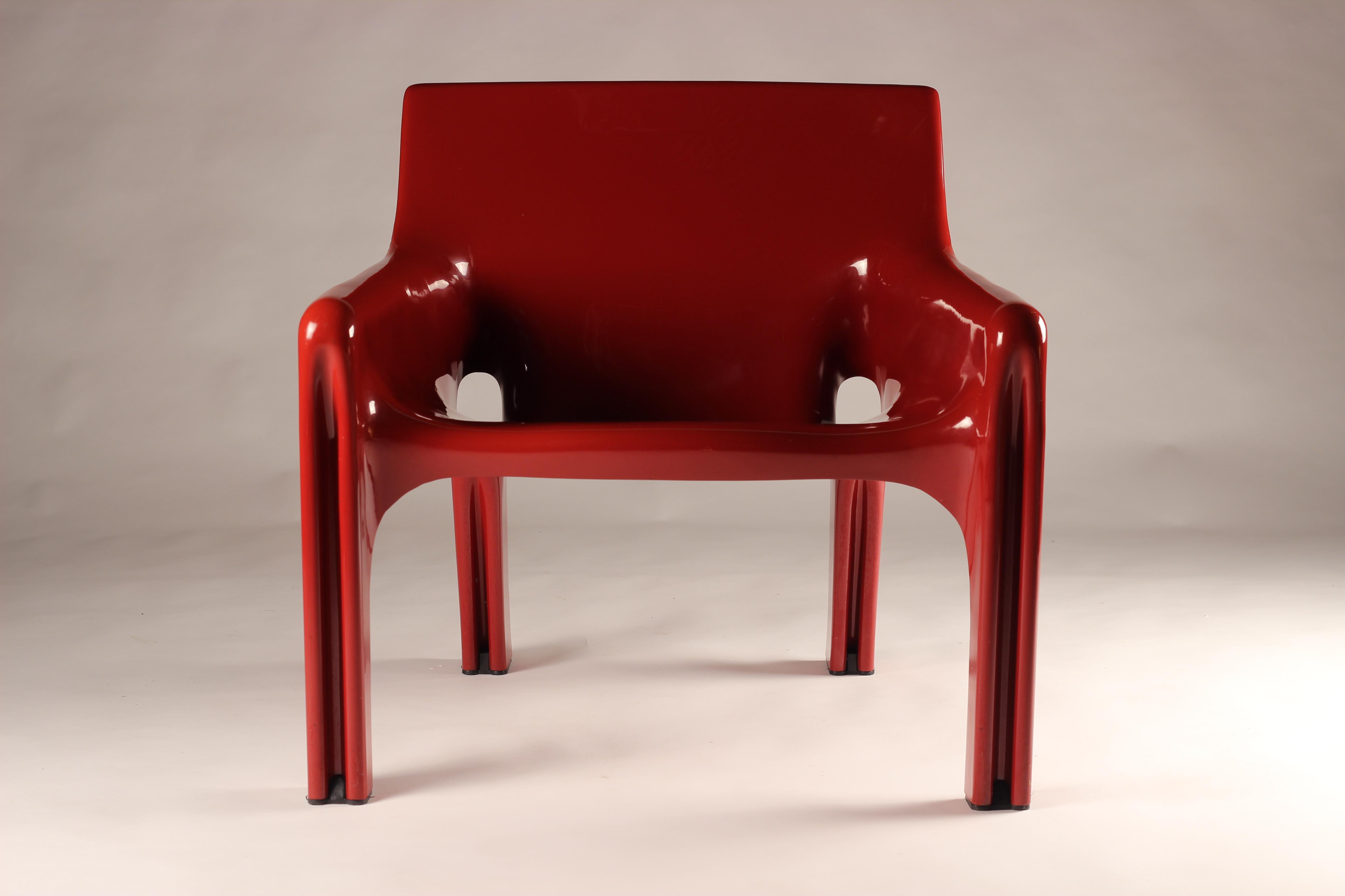 Paar rote Vicario-Loungesessel, Design von Vico Magistretti, hergestellt von Artemide (Italienisch)