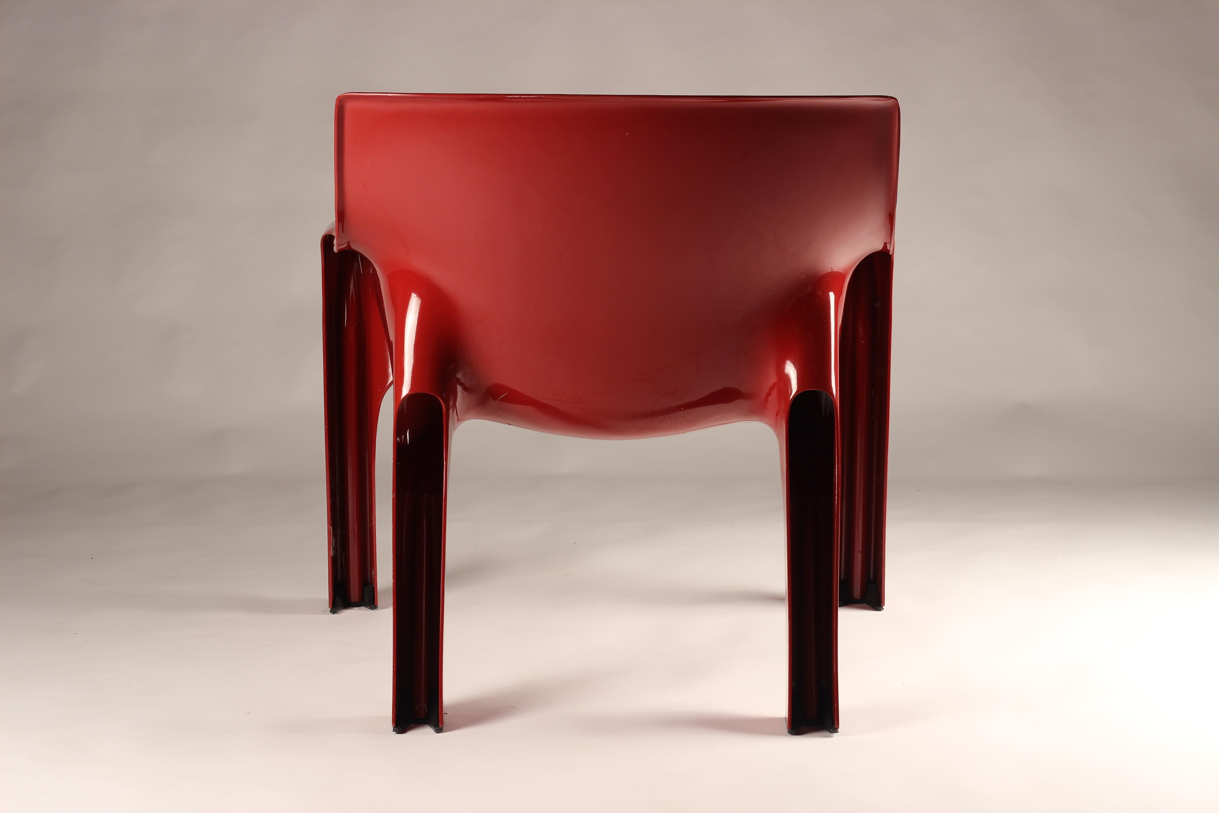 Paar rote Vicario-Loungesessel, Design von Vico Magistretti, hergestellt von Artemide (Ende des 20. Jahrhunderts)