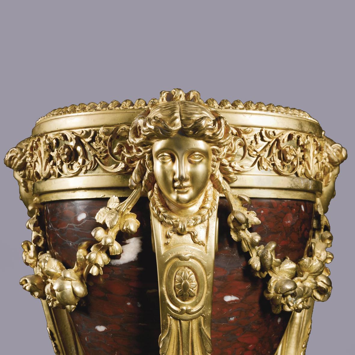 Francese Coppia di giardinieri in bronzo dorato e marmo in stile Regence in vendita