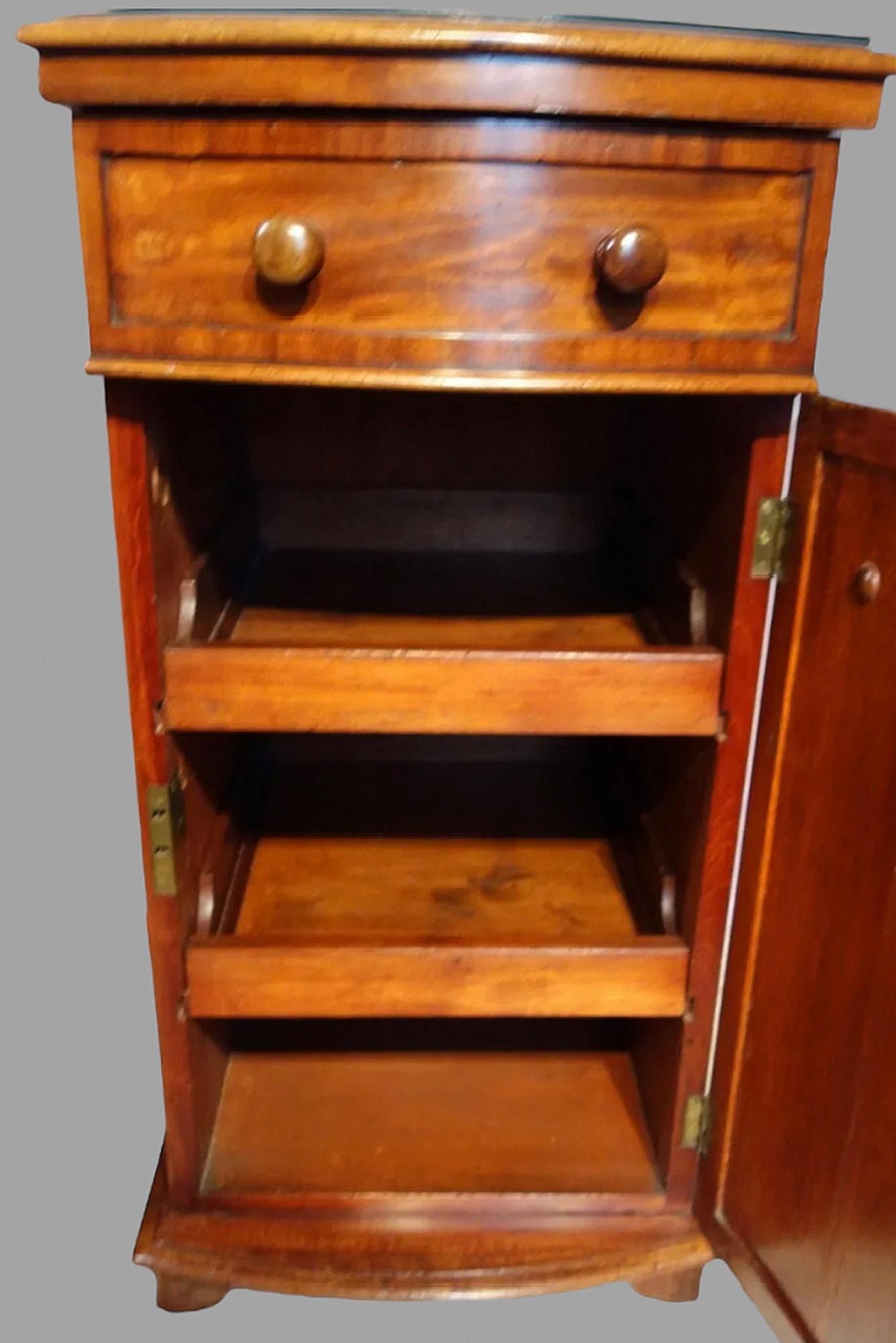 Pair of Regency Mahogany Bedside Cabinets For Sale 1