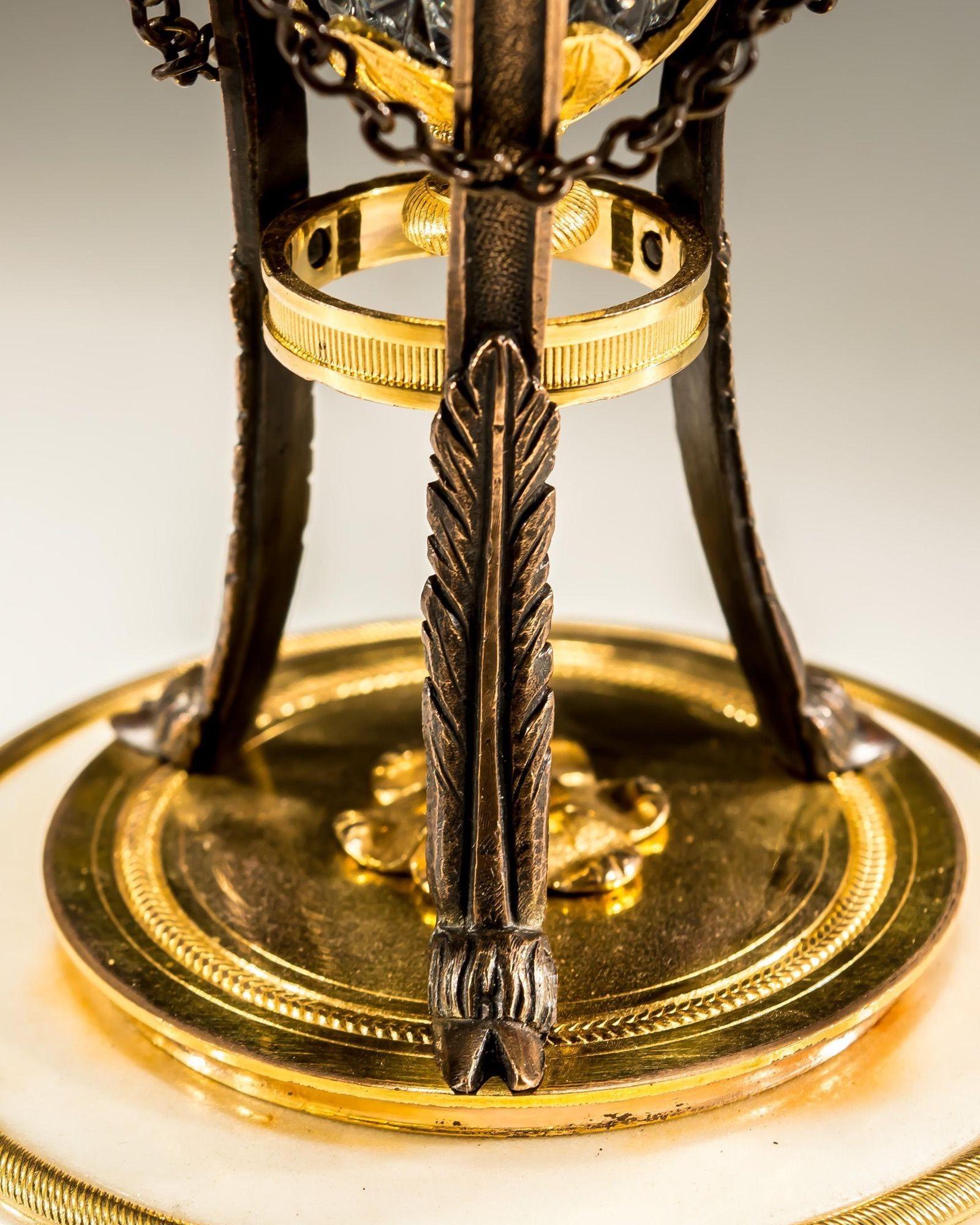 Verre Paire de cassolettes en bronze doré et verre taillé de style Régence  en vente