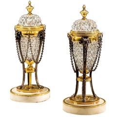 Ein Paar Regency Ormolu & Cut Glass Cassoletts